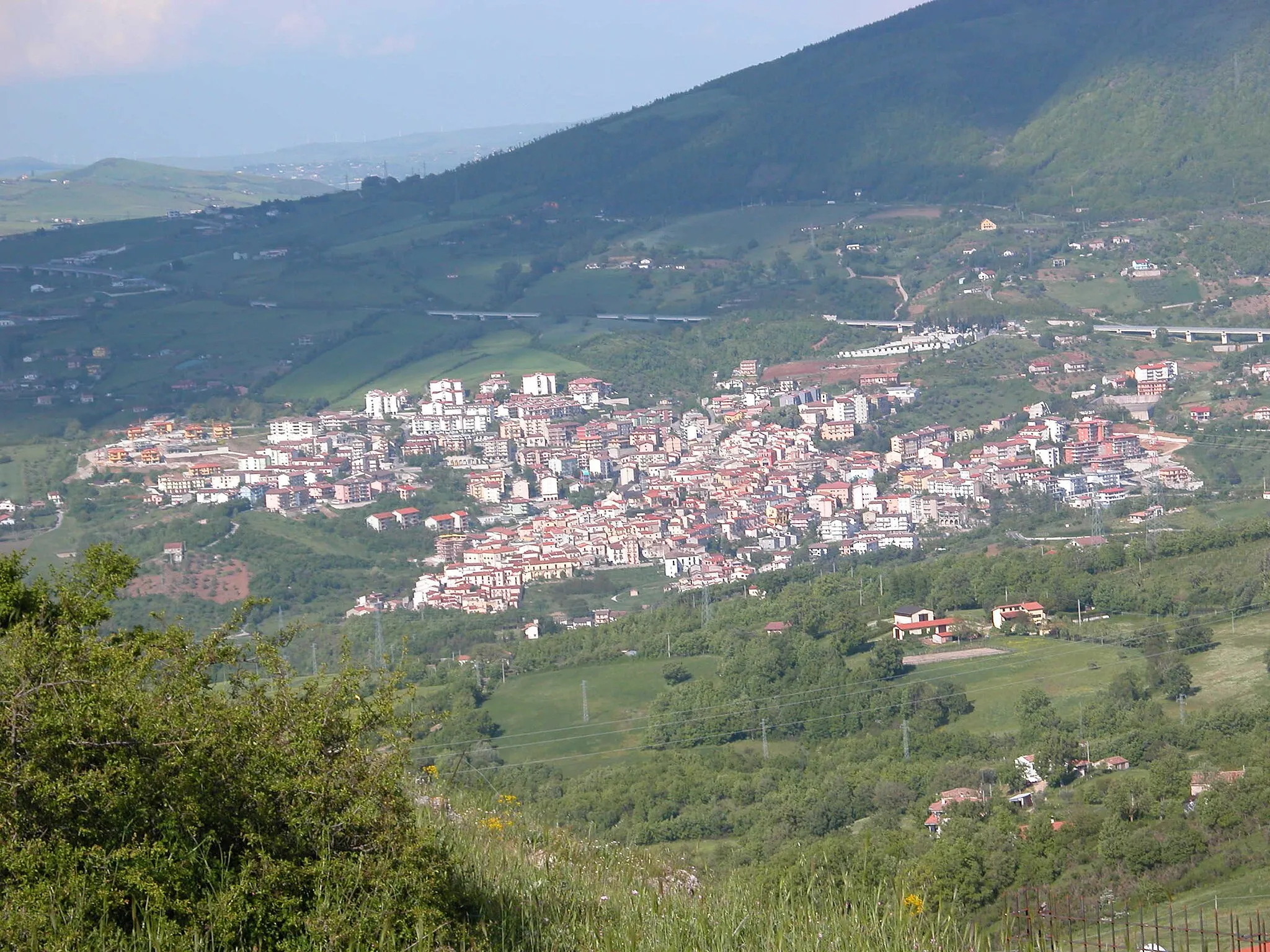 Photo showing: Vista dalla Torre di Satriano dell'abitato di Tito