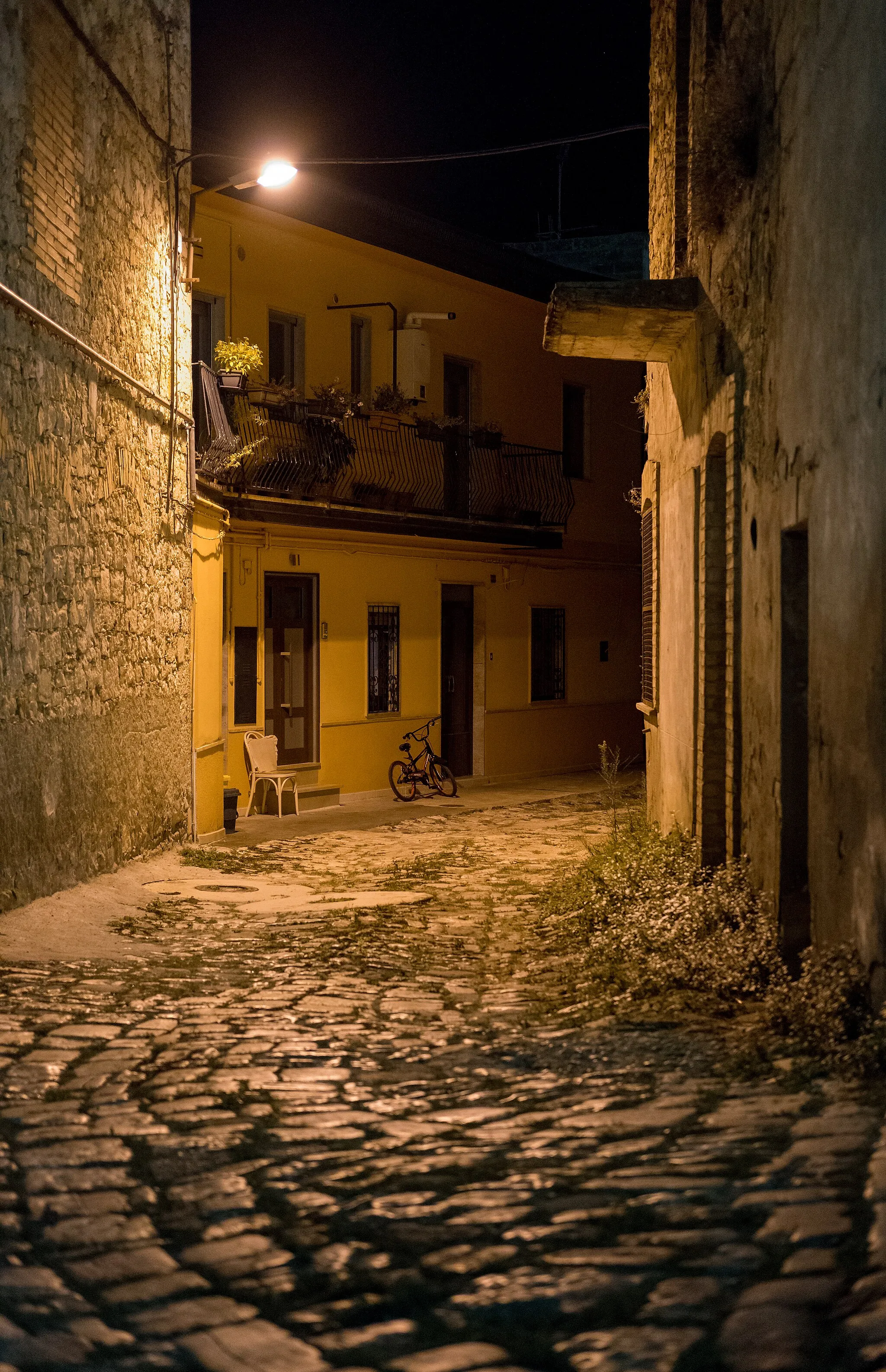 Photo showing: Street nearby Largo Mario Pagano, Tolve, Italy (PPL1-Corrected)