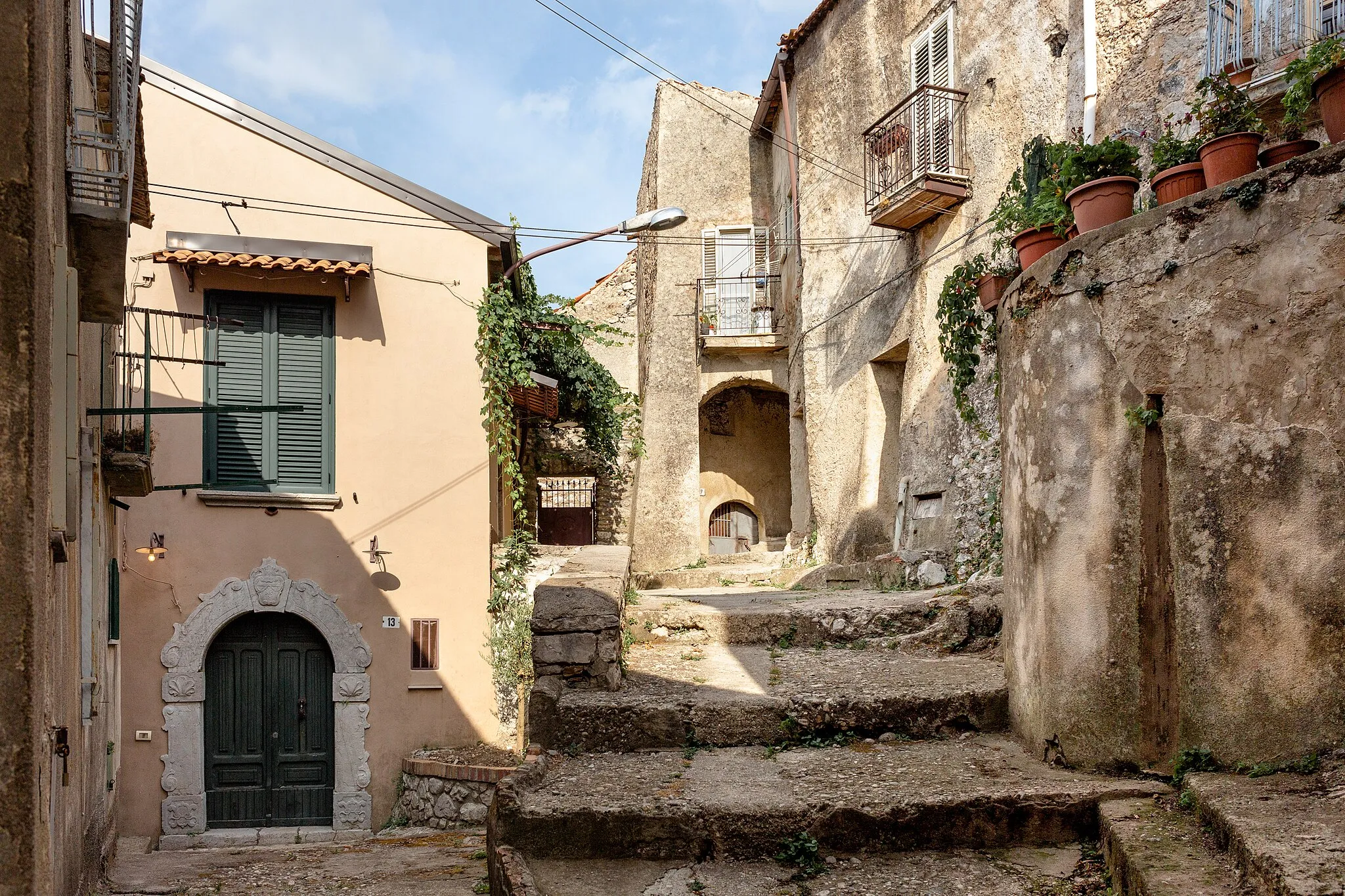 Photo showing: Un vicolo caratteristico del Centro Storico di Postiglione