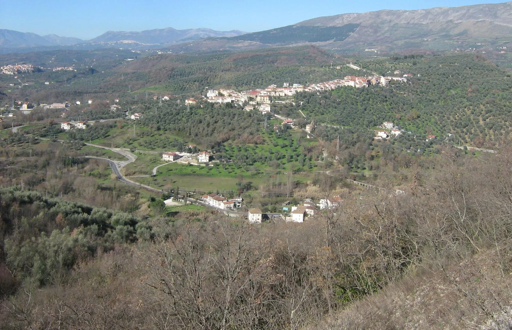 Photo showing: Panorama of Pertosa from the railway station