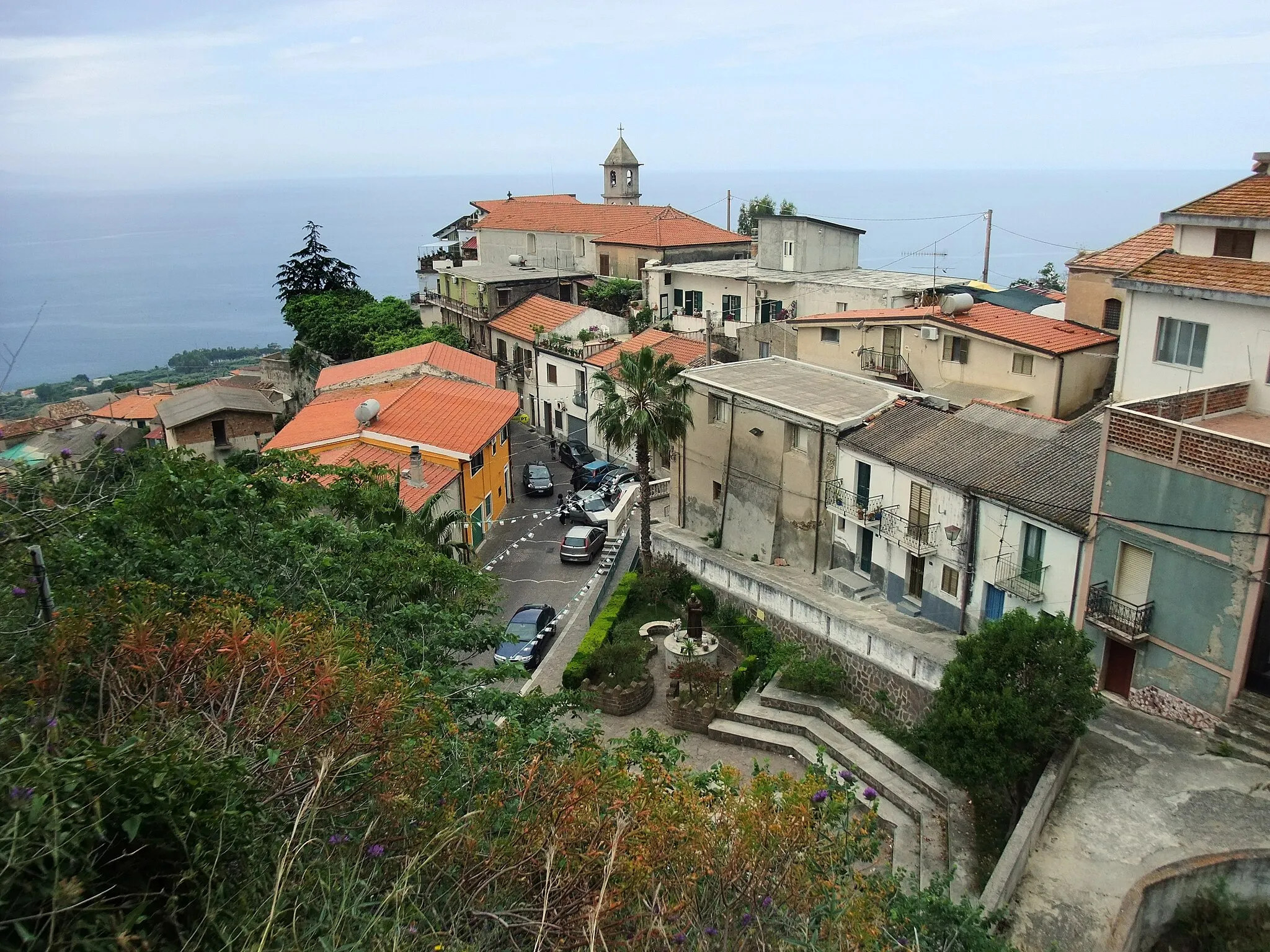 Photo showing: Calabria is the southernmost region of the Italian peninsula. View of the municipality Joppolo.