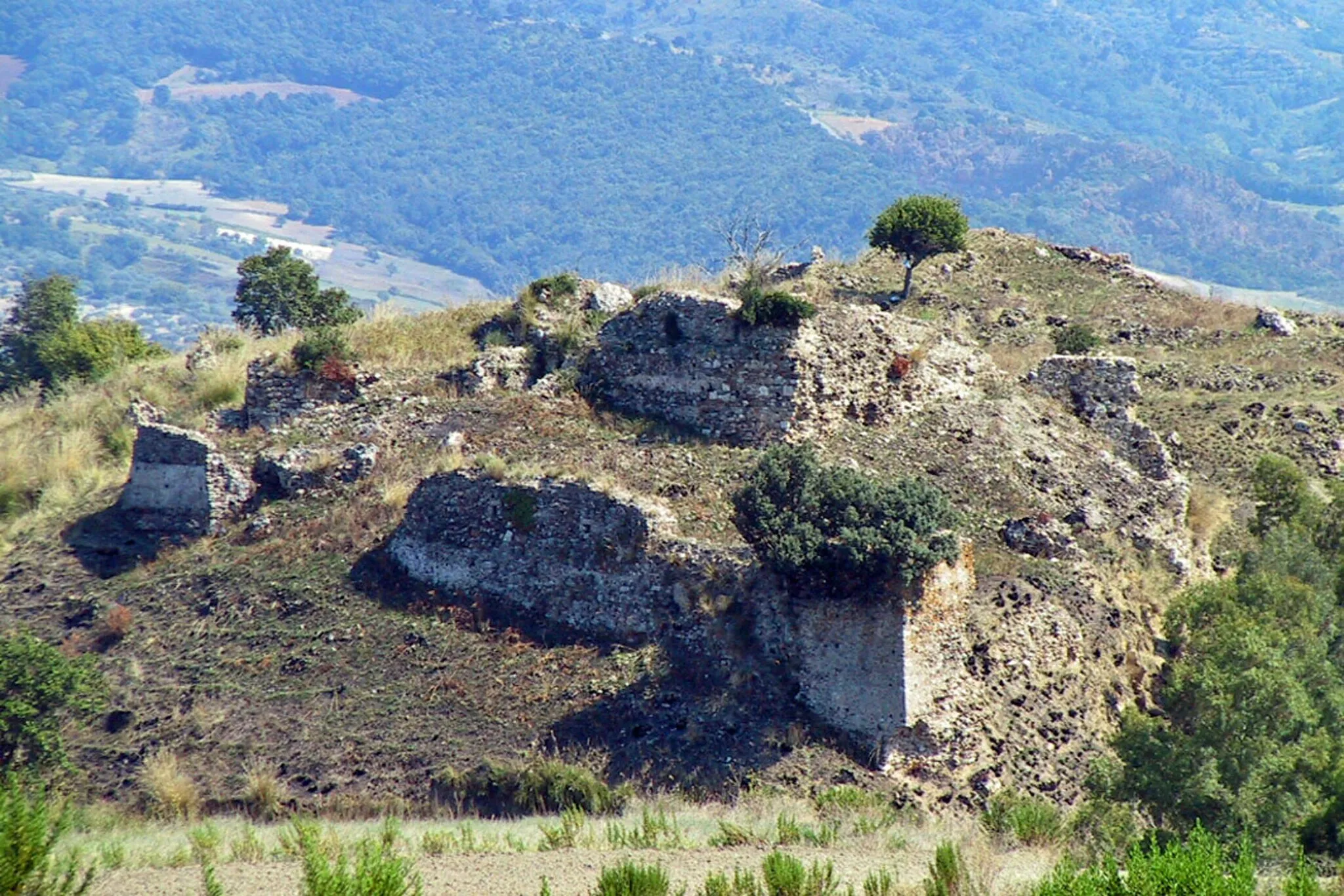 Photo showing: Rocca Angitola ruderi Castello