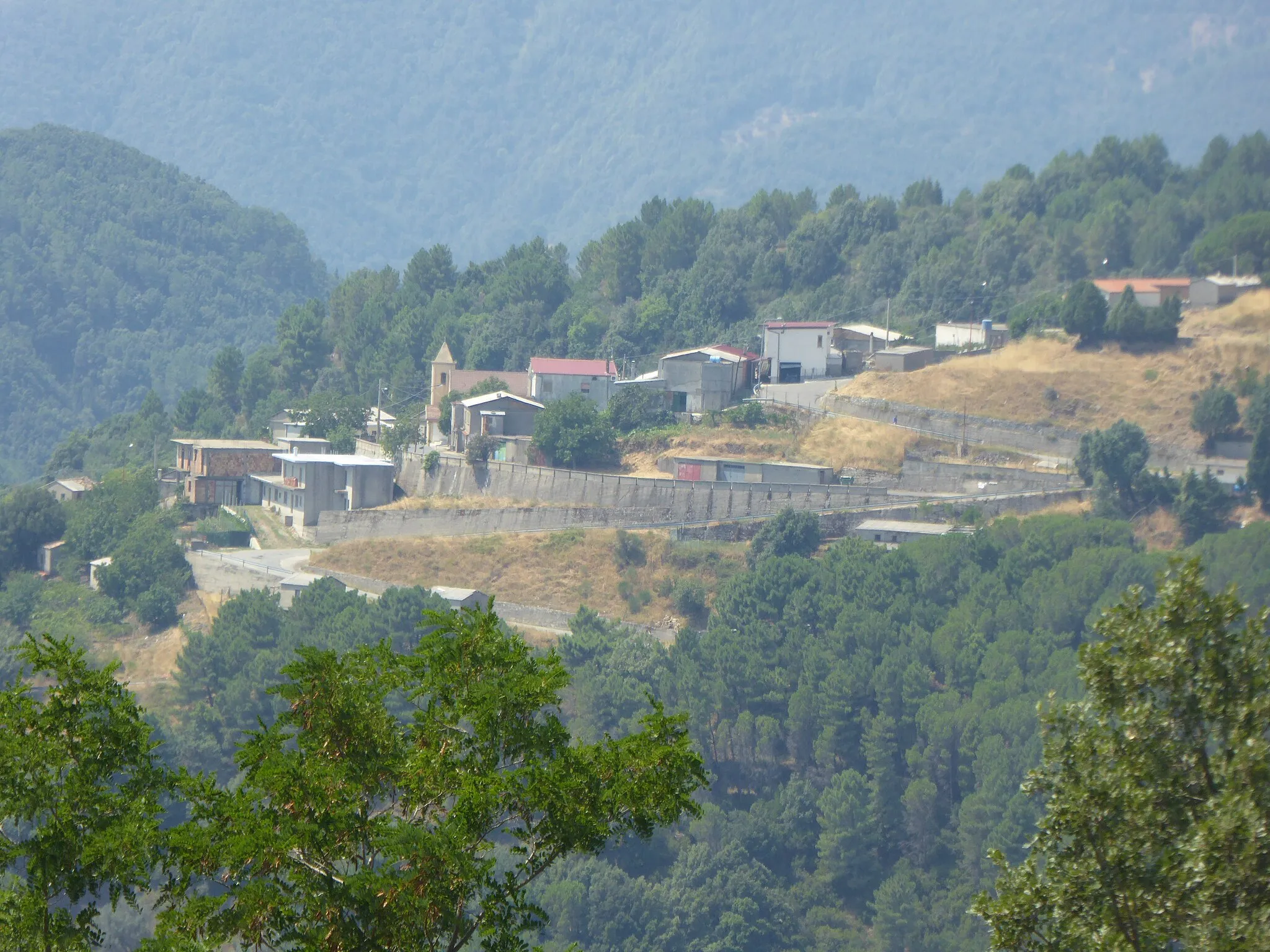 Photo showing: Campoli Cerasara di Caulonia visto da località Polveroso (8 agosto 2022)