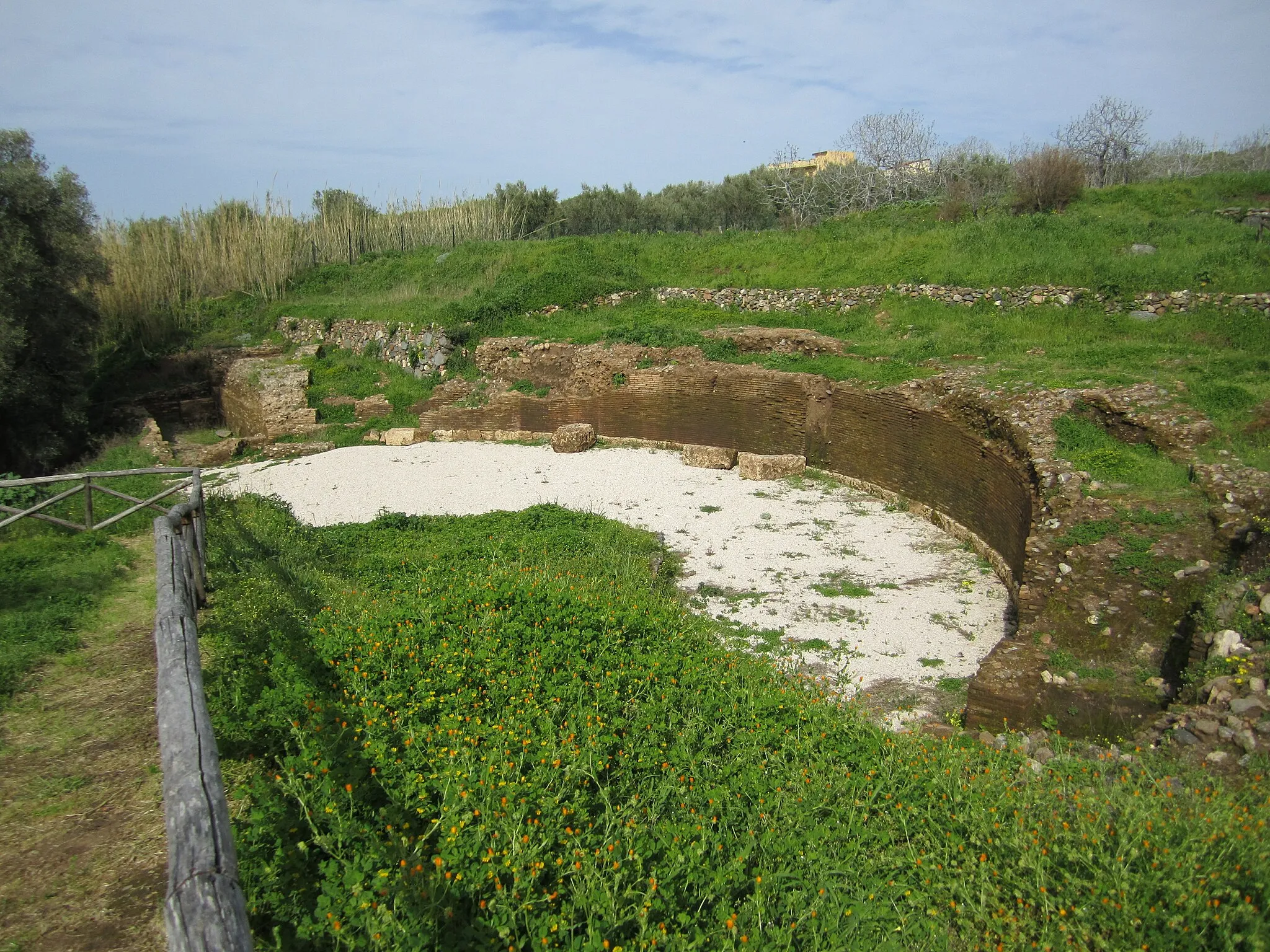 Photo showing: Anfiteatro del Parco Archeologico dei Taureani di Palmi (RC)