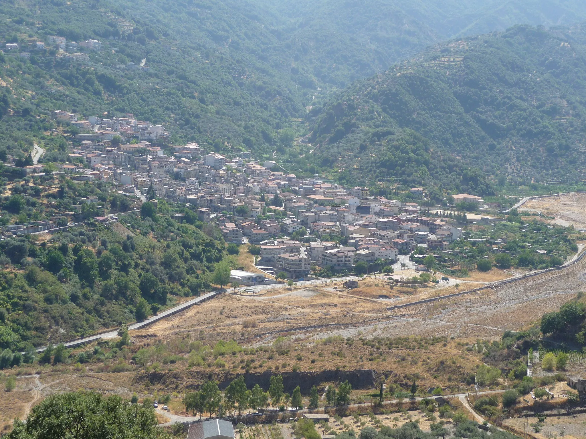 Photo showing: Bivongi's landscape and Stilaro river