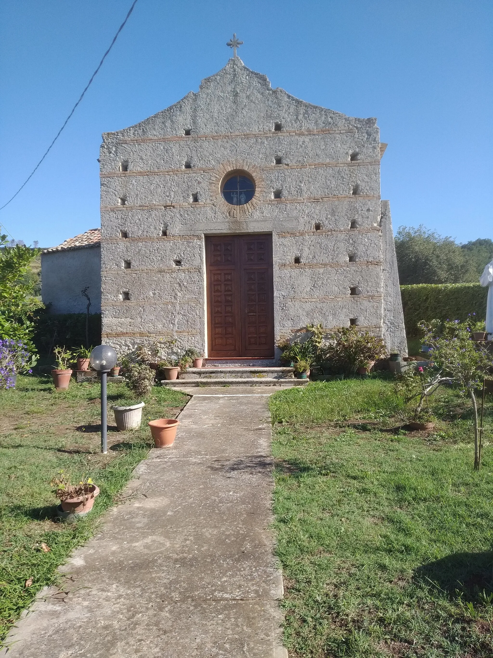 Photo showing: Chiesa dei SS. Cosma e Damiano situata a Brattirò