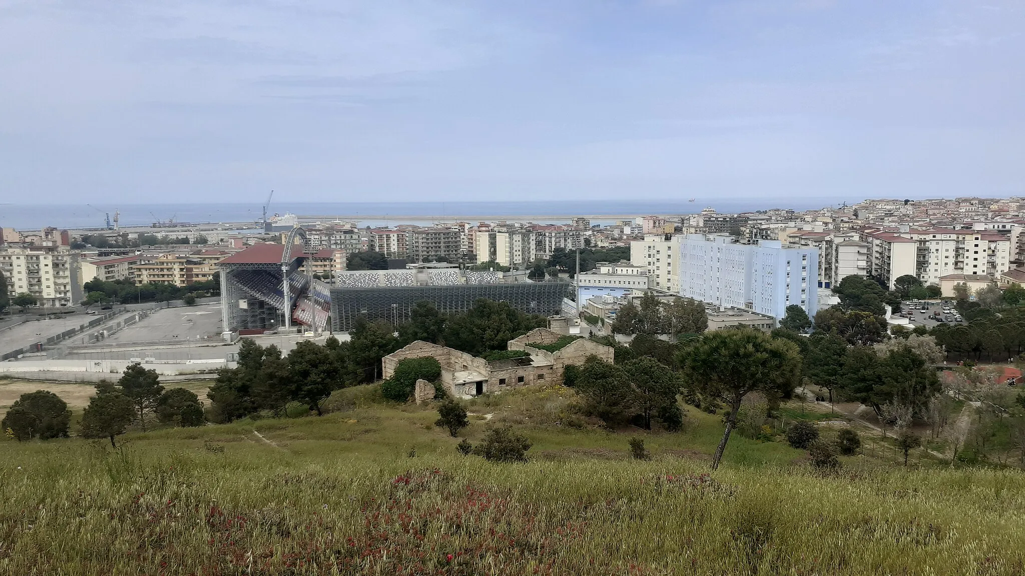 Photo showing: Ospedale e stadio di Crotone