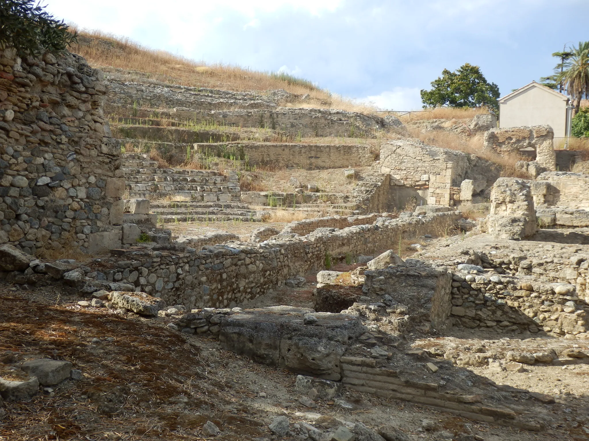 Photo showing: Vue du théâtre romain de Scolacium.