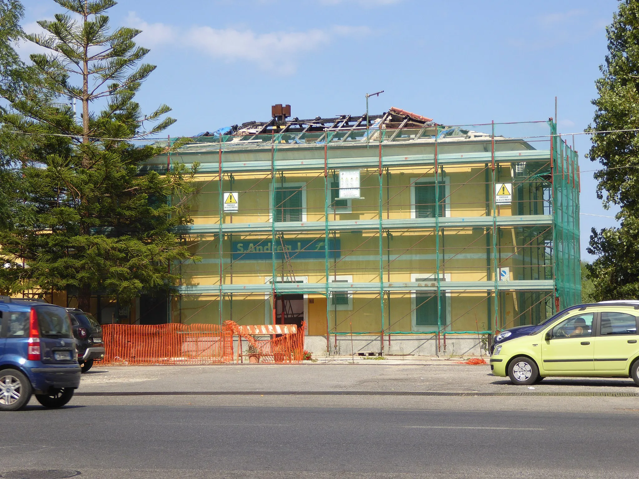 Photo showing: Stazione di Sant'Andrea dello Ionio in manutenzione  (agosto 2019)