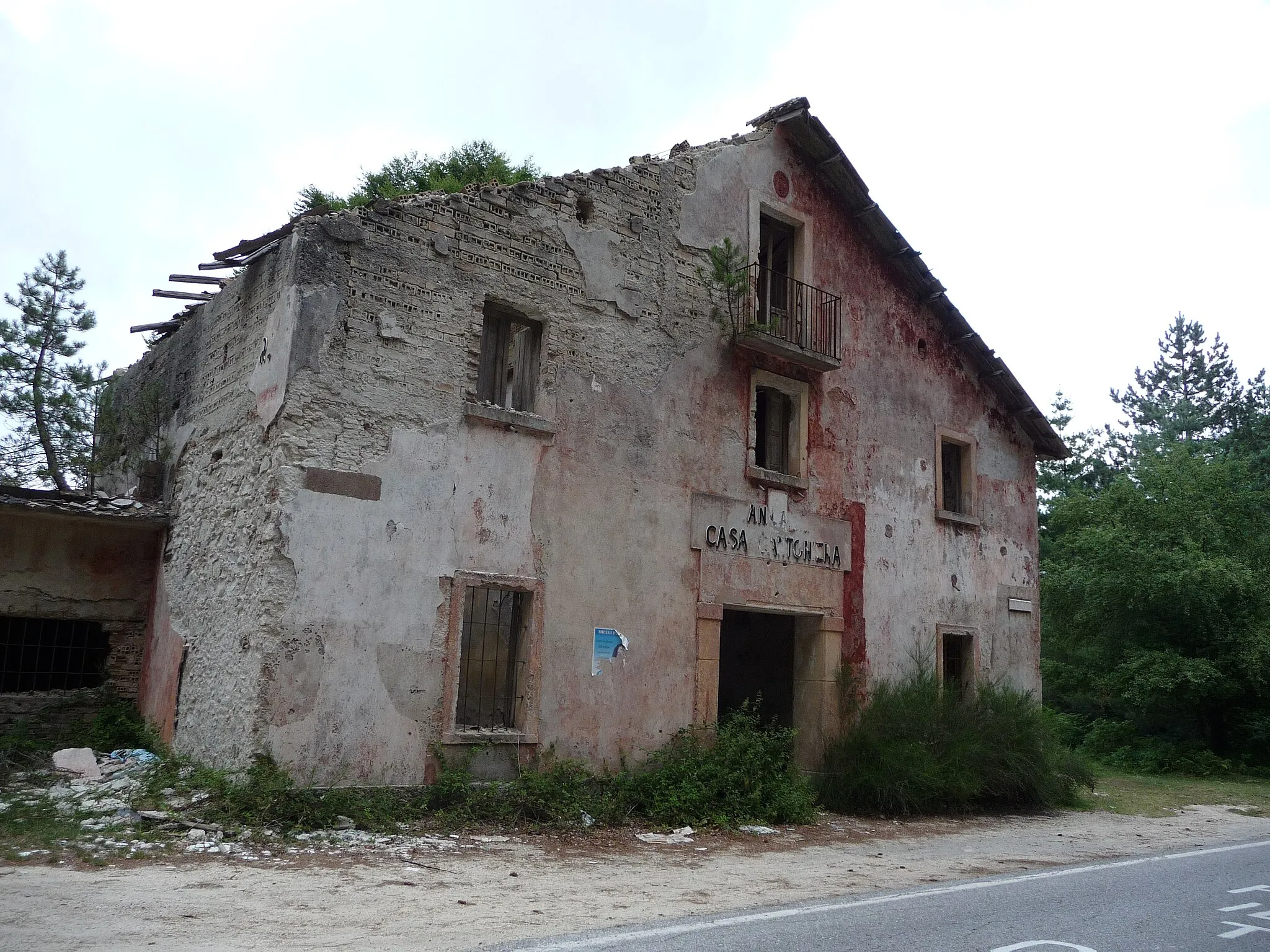 Photo showing: Casa Cantoniera di Monte Pecoraro 2008