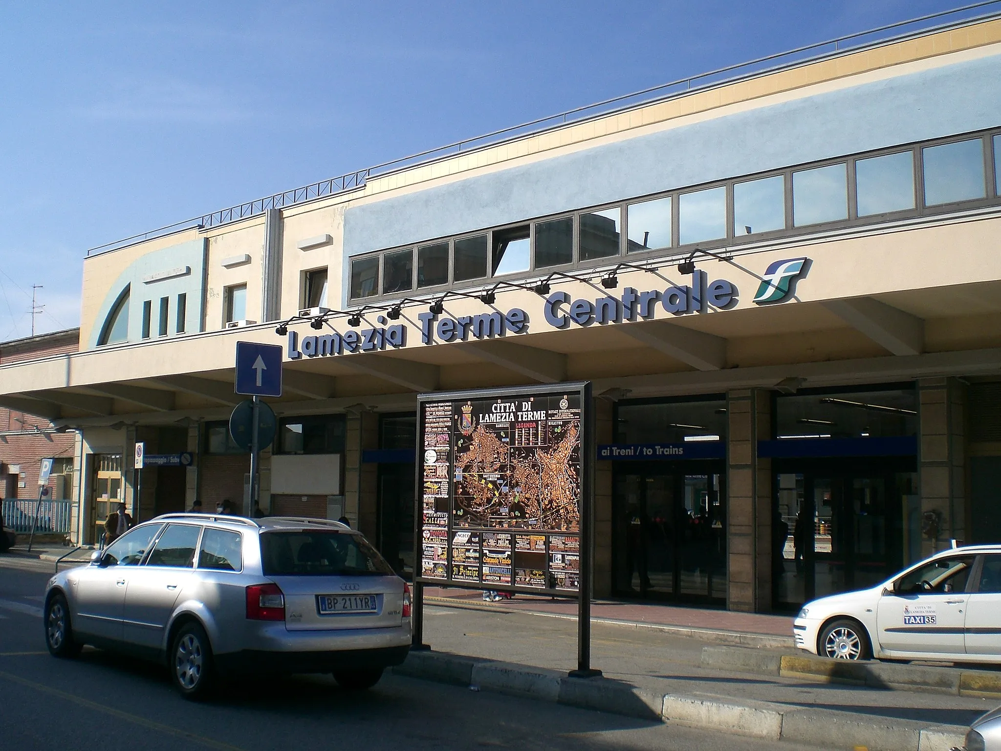 Photo showing: The central railway station of Lamezia Terme, Catanzaro (Italy)