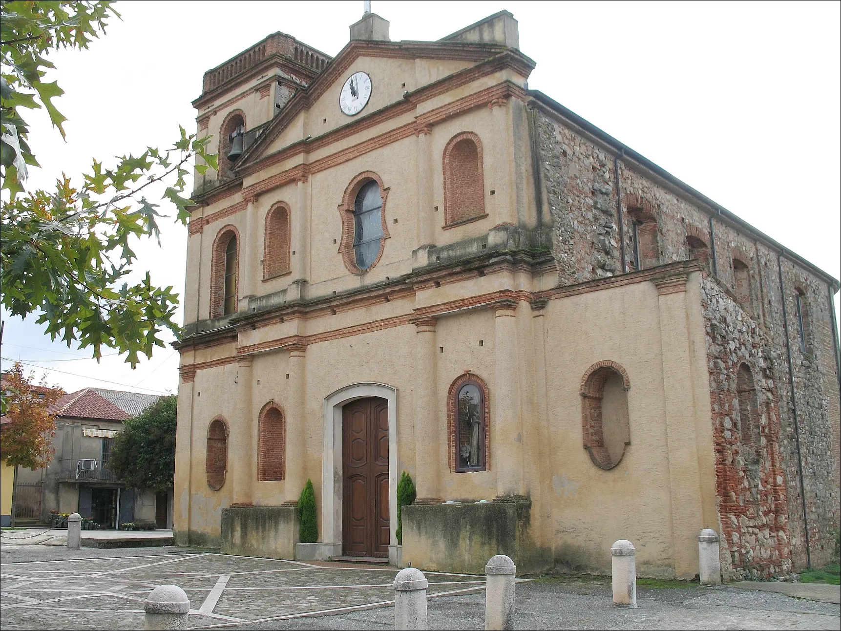 Photo showing: Monsoreto's Church