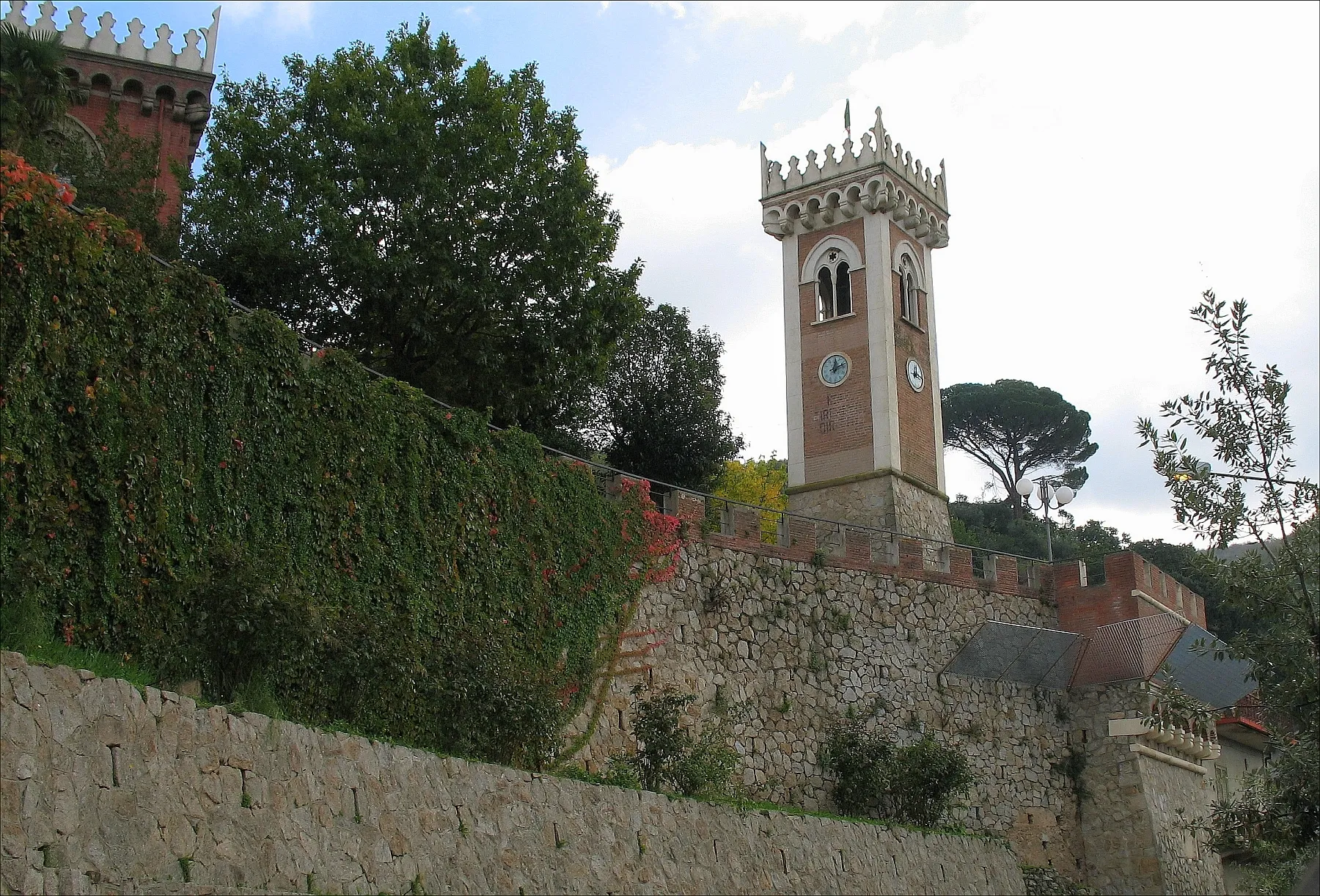Photo showing: Tower