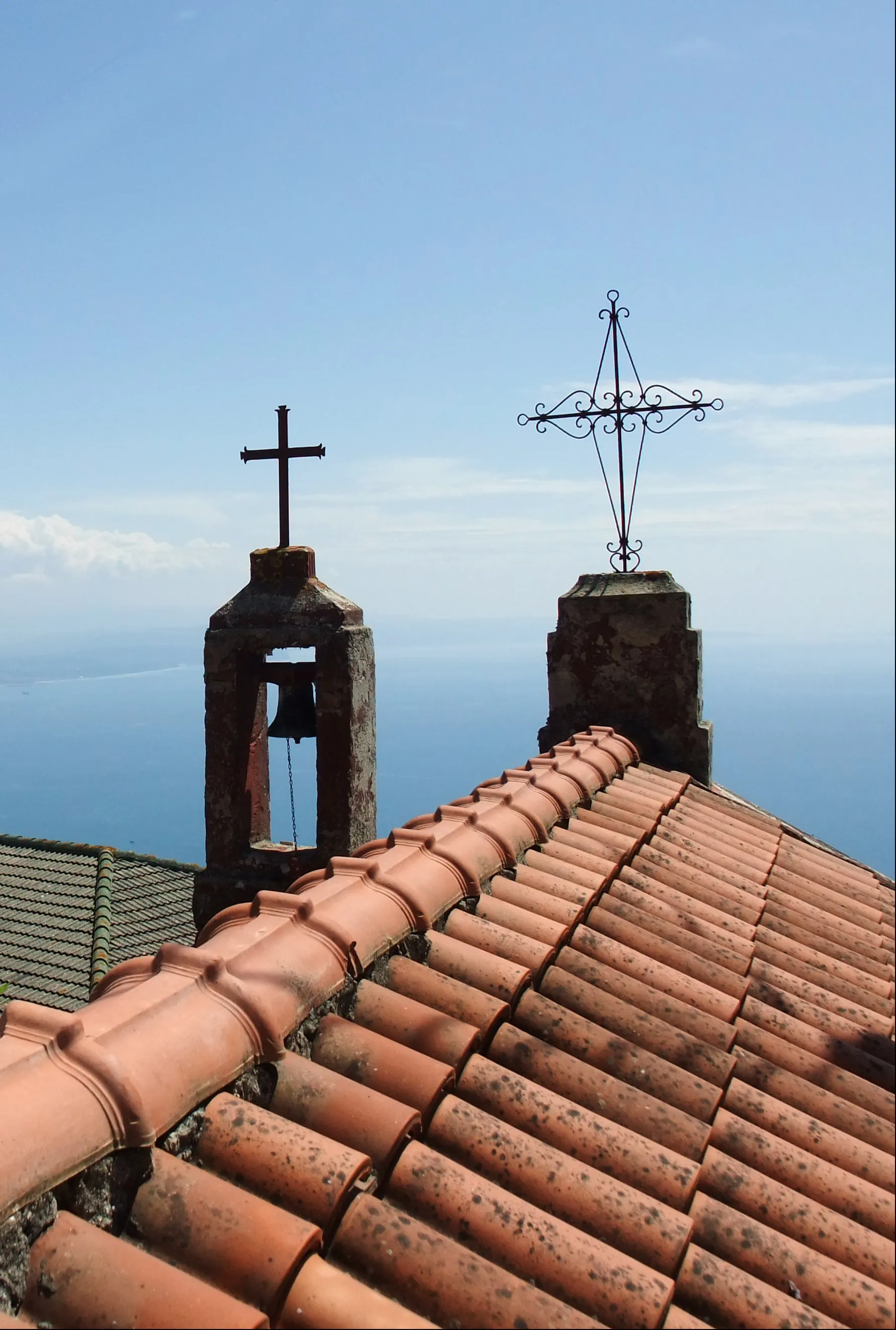 Photo showing: Calabria is the southernmost region of the Italian peninsula. Roof of the church Chiesa di San Gennero in the municipality Caroniti.