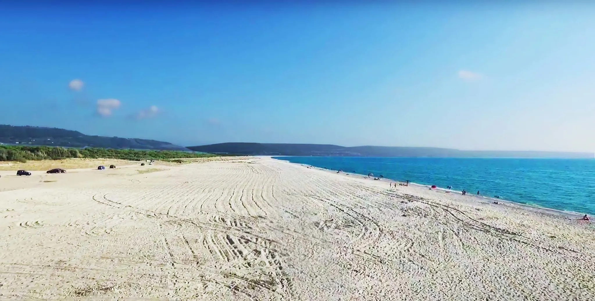 Photo showing: Curinga, i 5 km di spiaggia libera, visti da Lido Sirene, con alle spalle la pineta e i S.I.C. "Dune dell'angitola" e "Palude di Imbutillo".