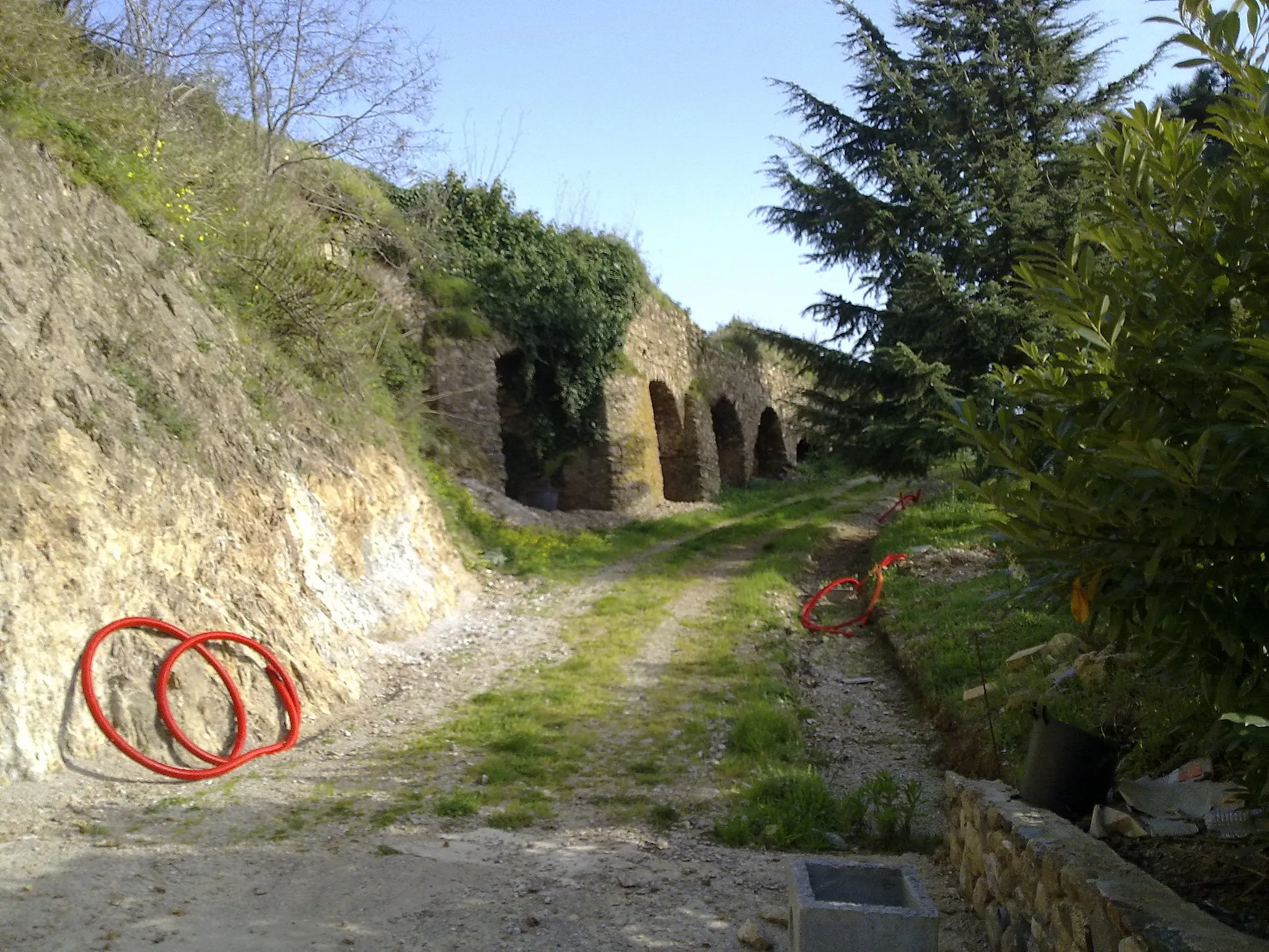 Photo showing: Aqueduct of Maida, Italy