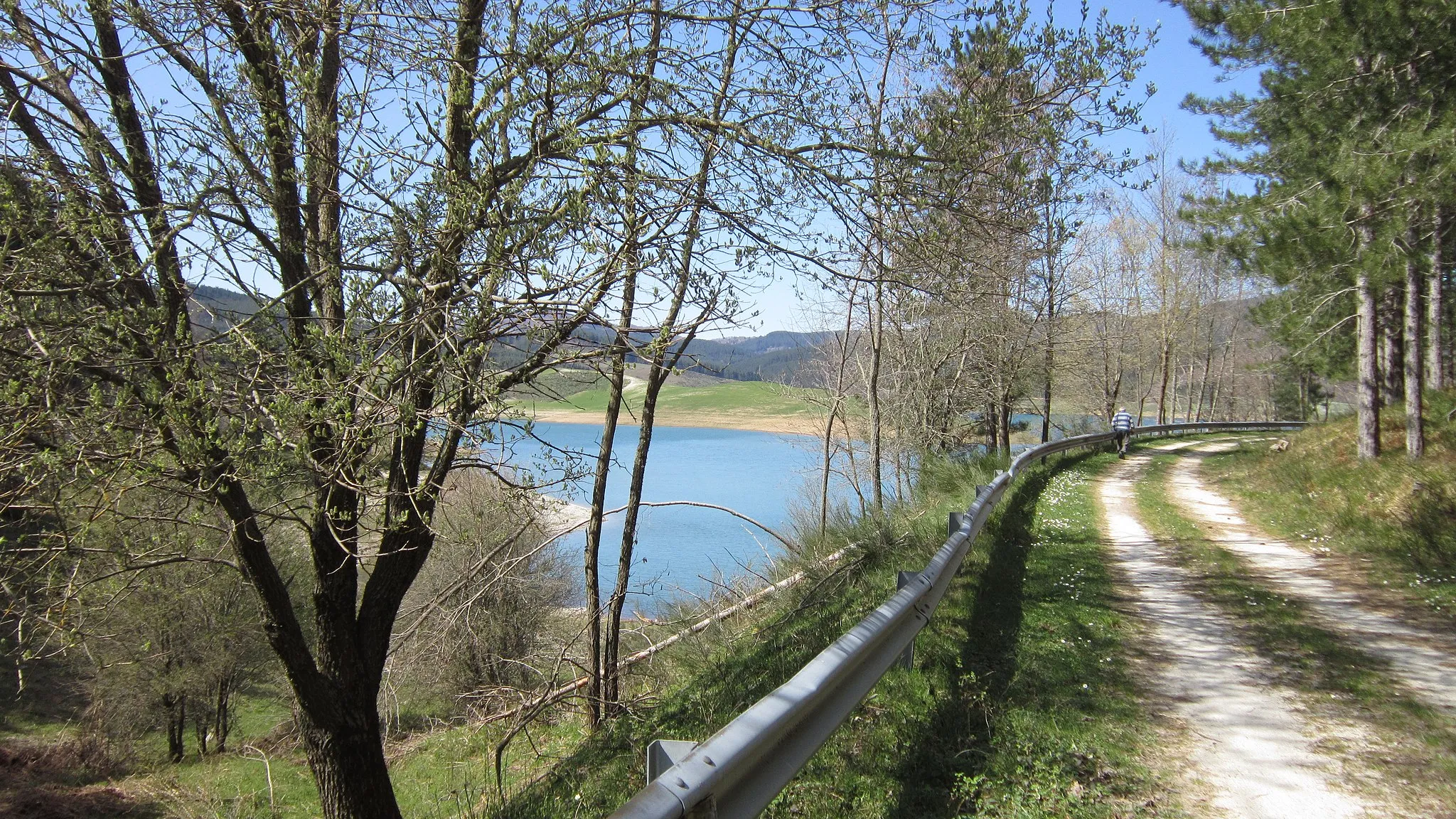 Photo showing: Lungo lago Passante