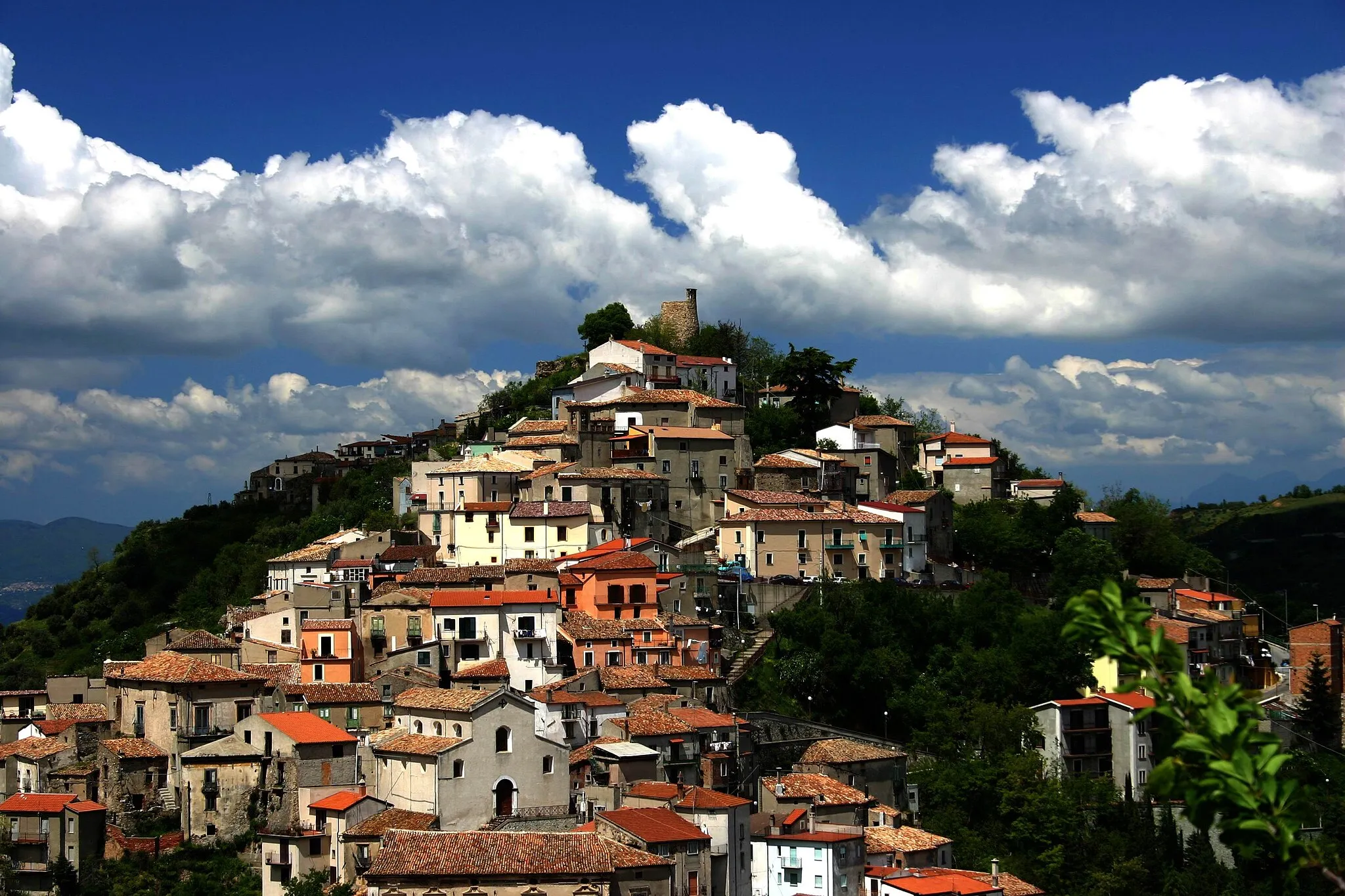 Photo showing: Veduta del centro storico di Acri. I quartieri di Picitti (quartiere dei Greci), Santa Croce e Odivella (luogo dove nasce l'uva selvatica).
