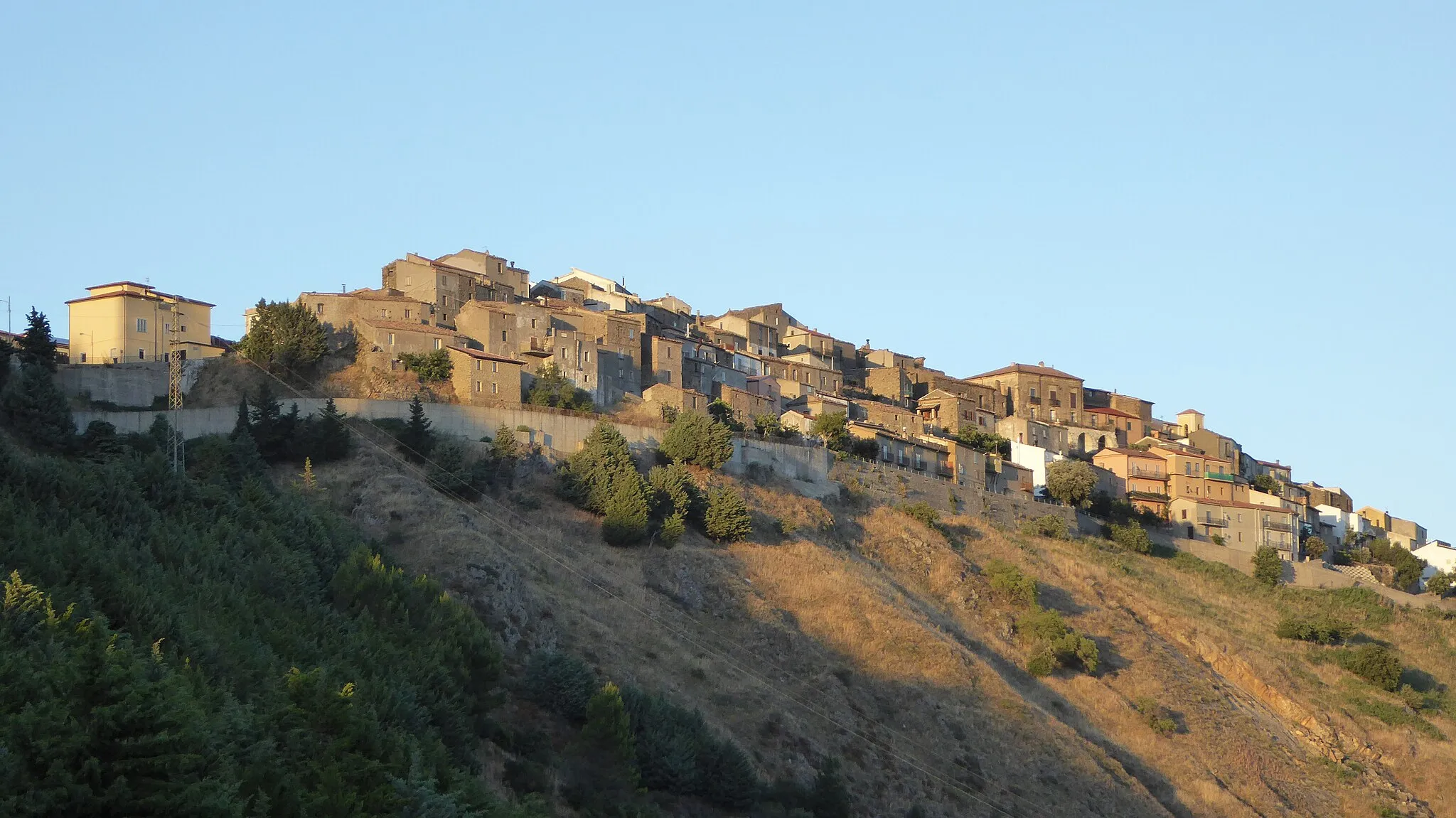 Photo showing: Panoramaansicht auf Ortschaft Nocara