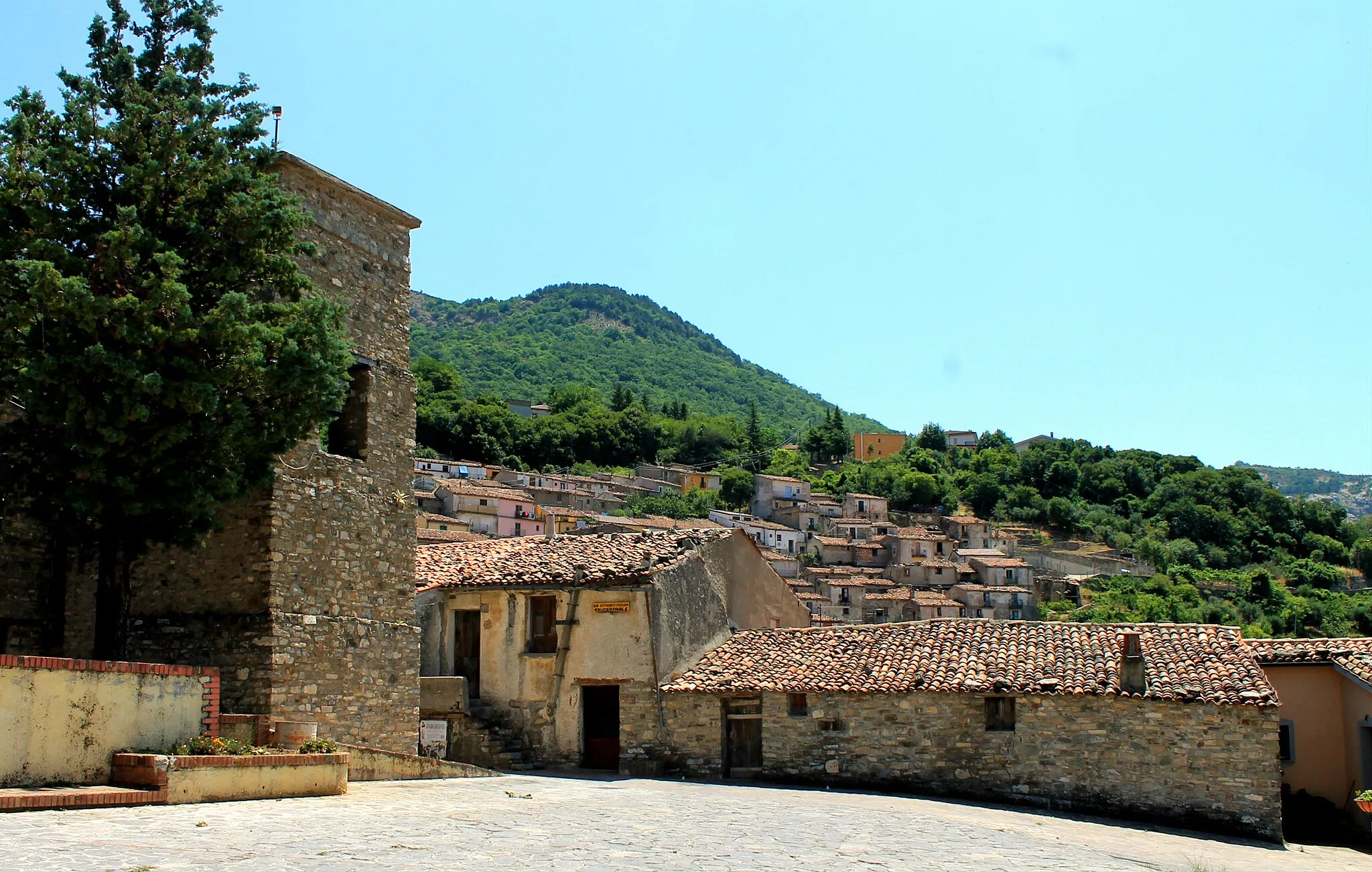 Photo showing: Vista sul centro storico di San Lorenzo Bellizzi
