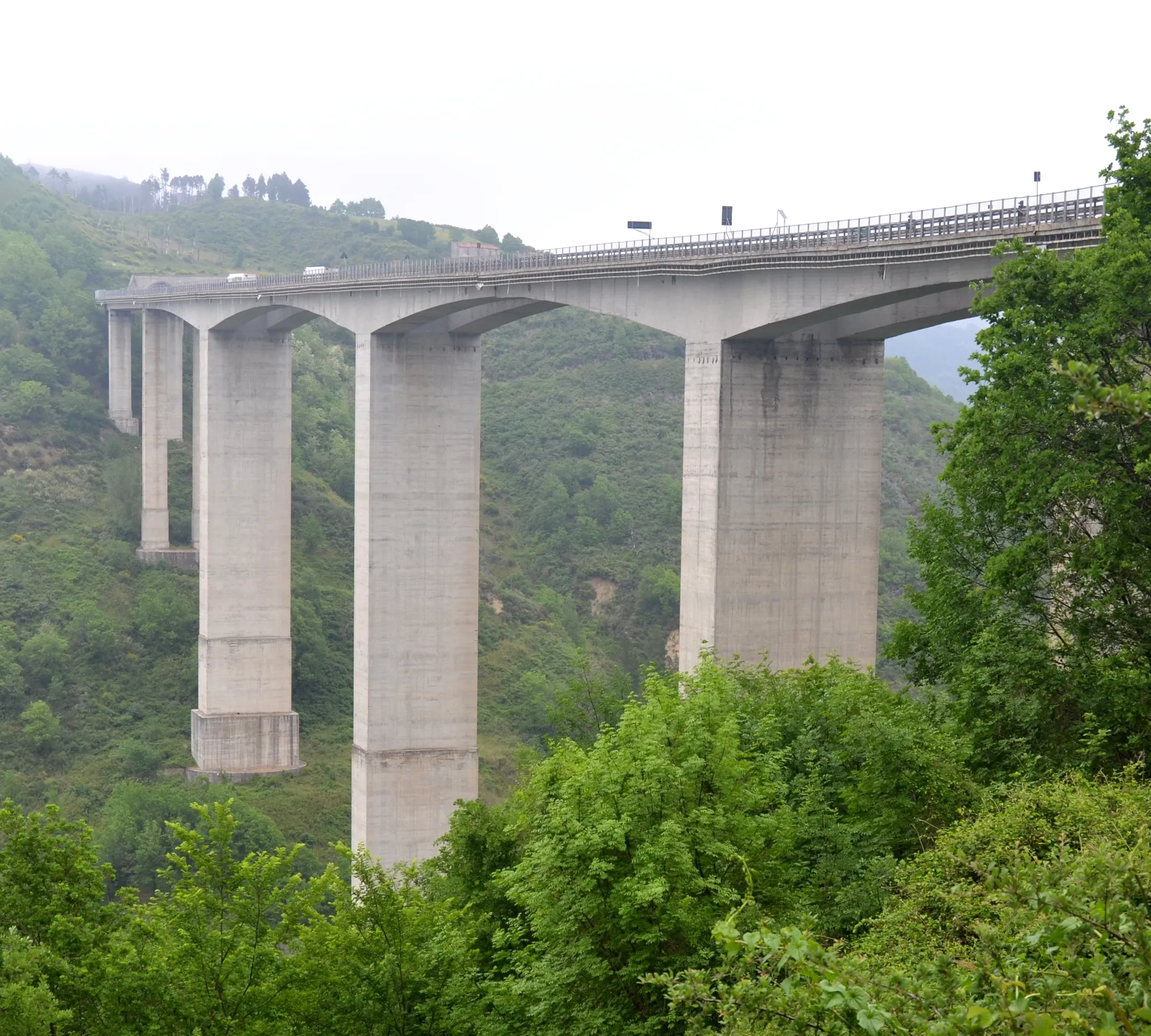 Photo showing: Viadotto Stupino sull'autostrada Salerno-Reggio Calabria