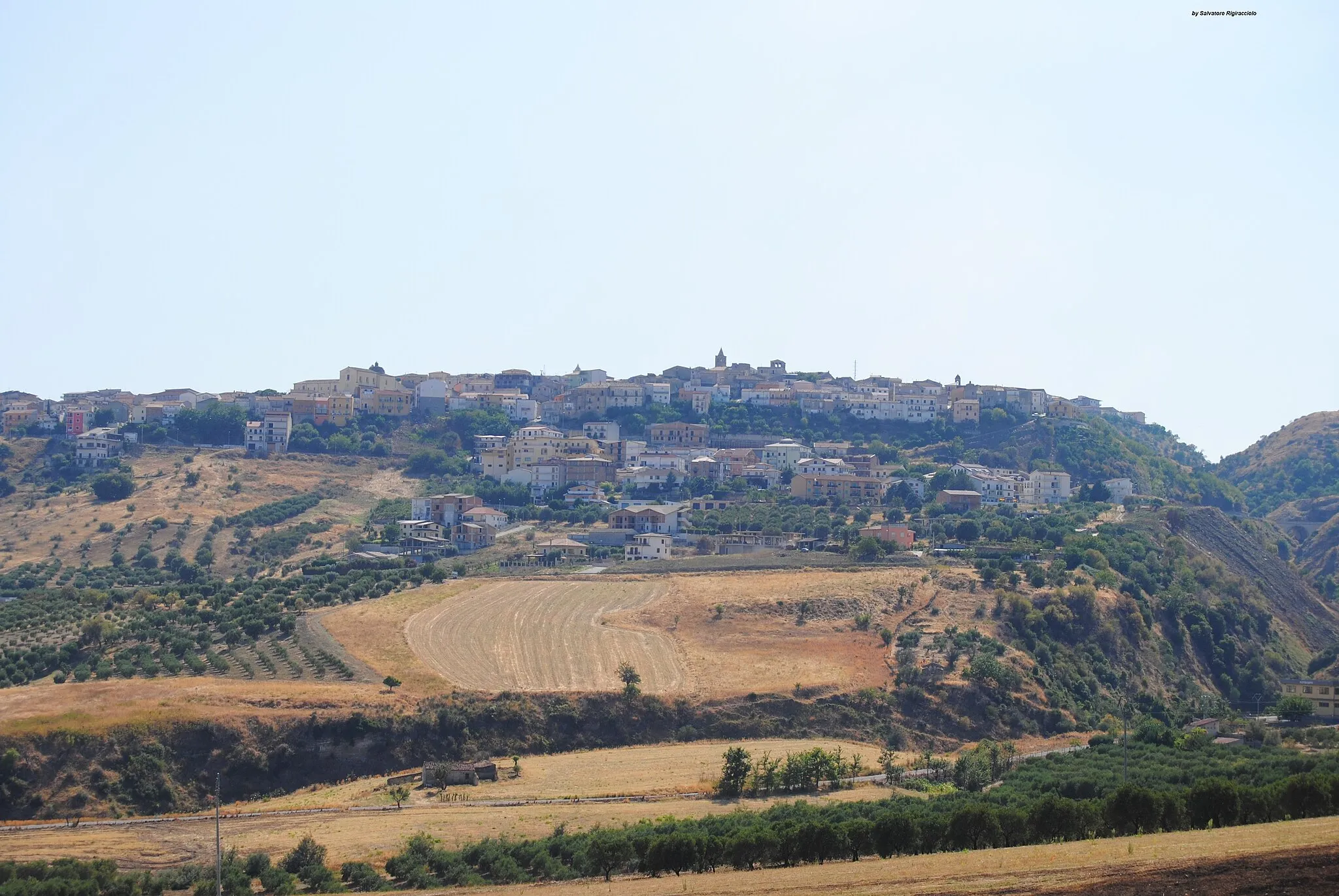 Photo showing: Vista di Terranova da Sibari - Vista panoramica, Foto scattata da Salvatore Rigiracciolo nel mese di agosto 2012