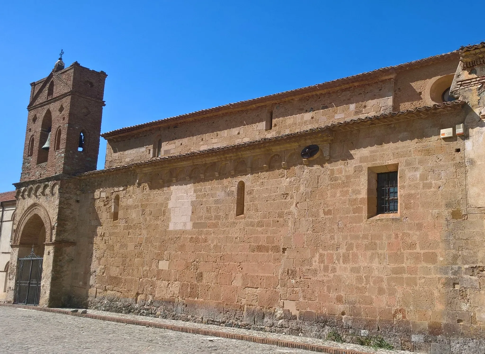 Photo showing: Former monastery Former monastery with monastery church Chiesa di Sant'Adriano e Natalia
