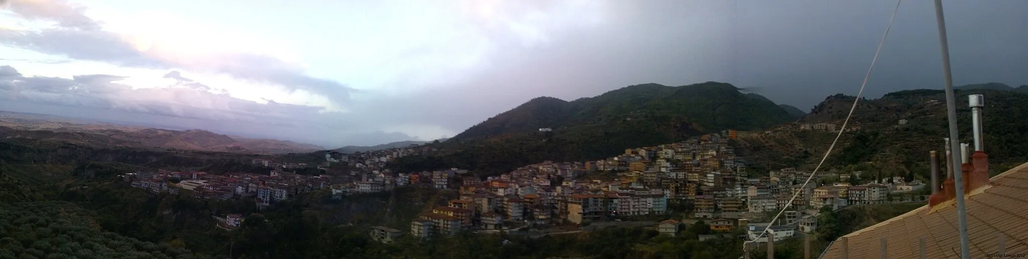 Photo showing: Panoramic view of Mesoraca, in Italy.