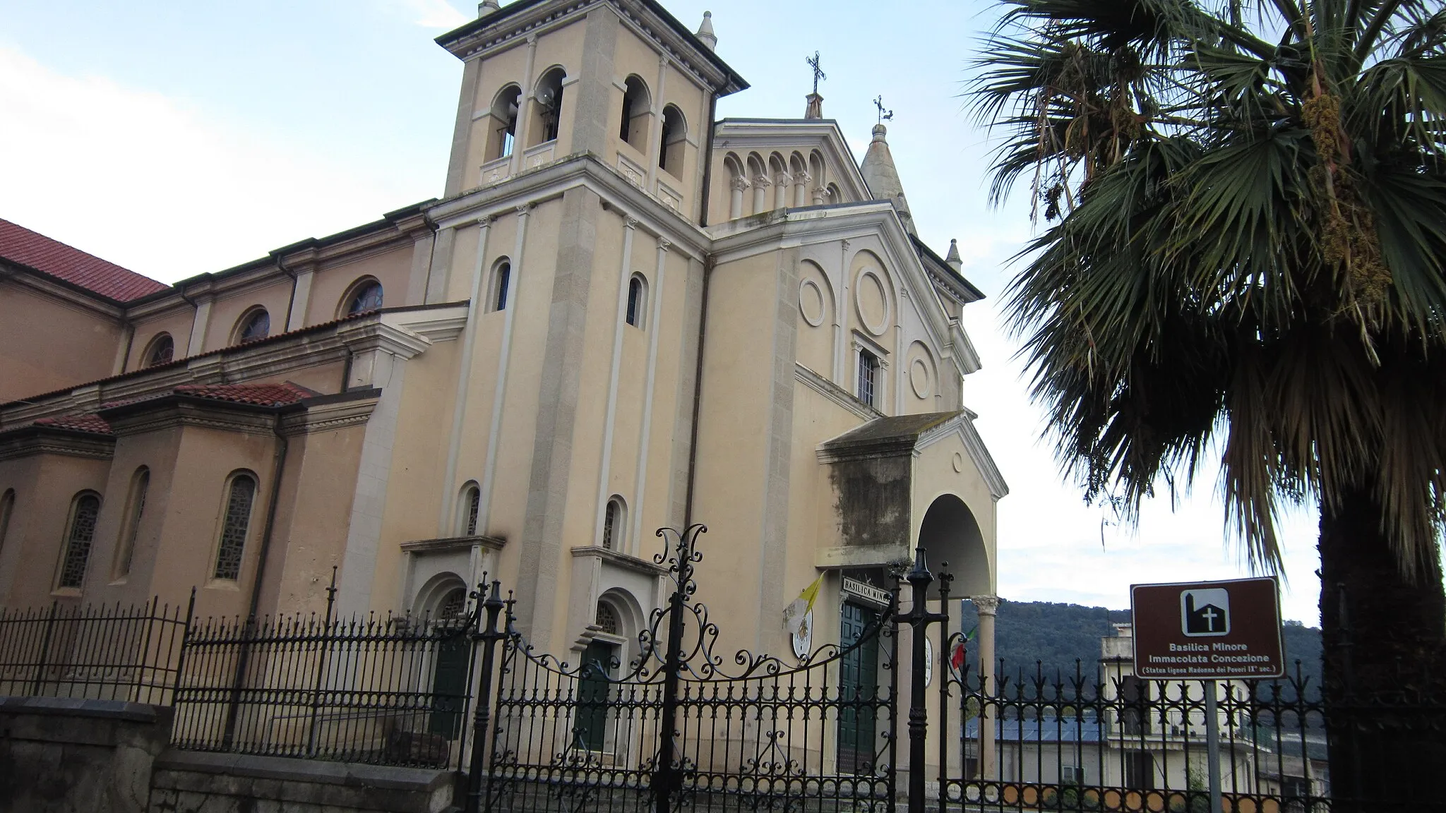 Photo showing: Basilica Madonna dei Poveri