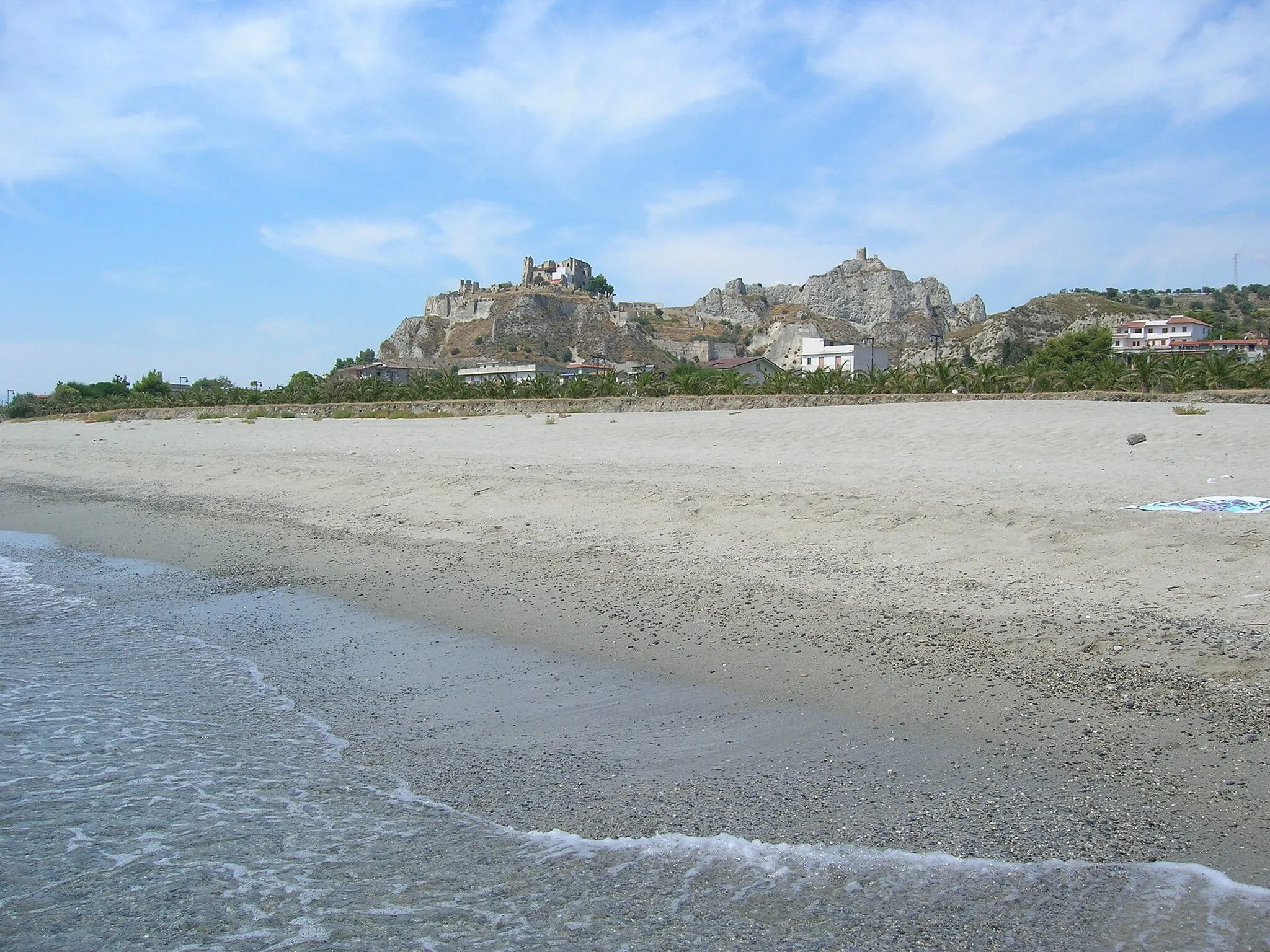 Photo showing: Roccella Jonica, spiaggia e rocca del Castello. sono io l'autore della foto