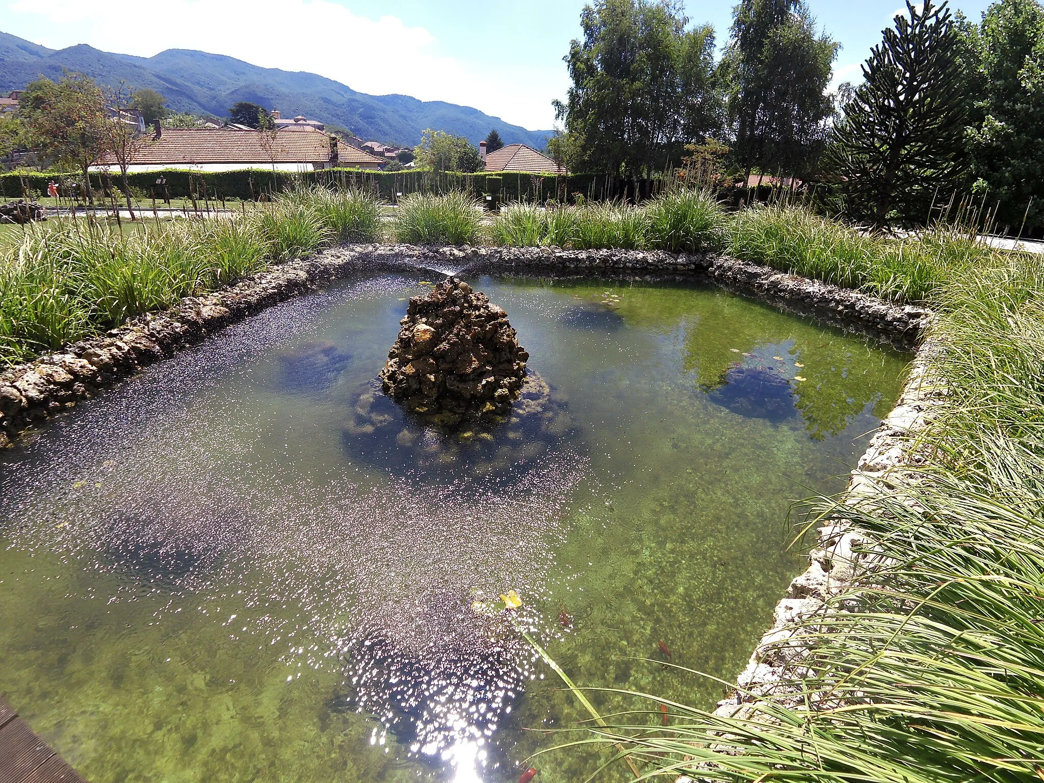 Photo showing: Fontana decorativa a Villa vittoria Mongiana 2017