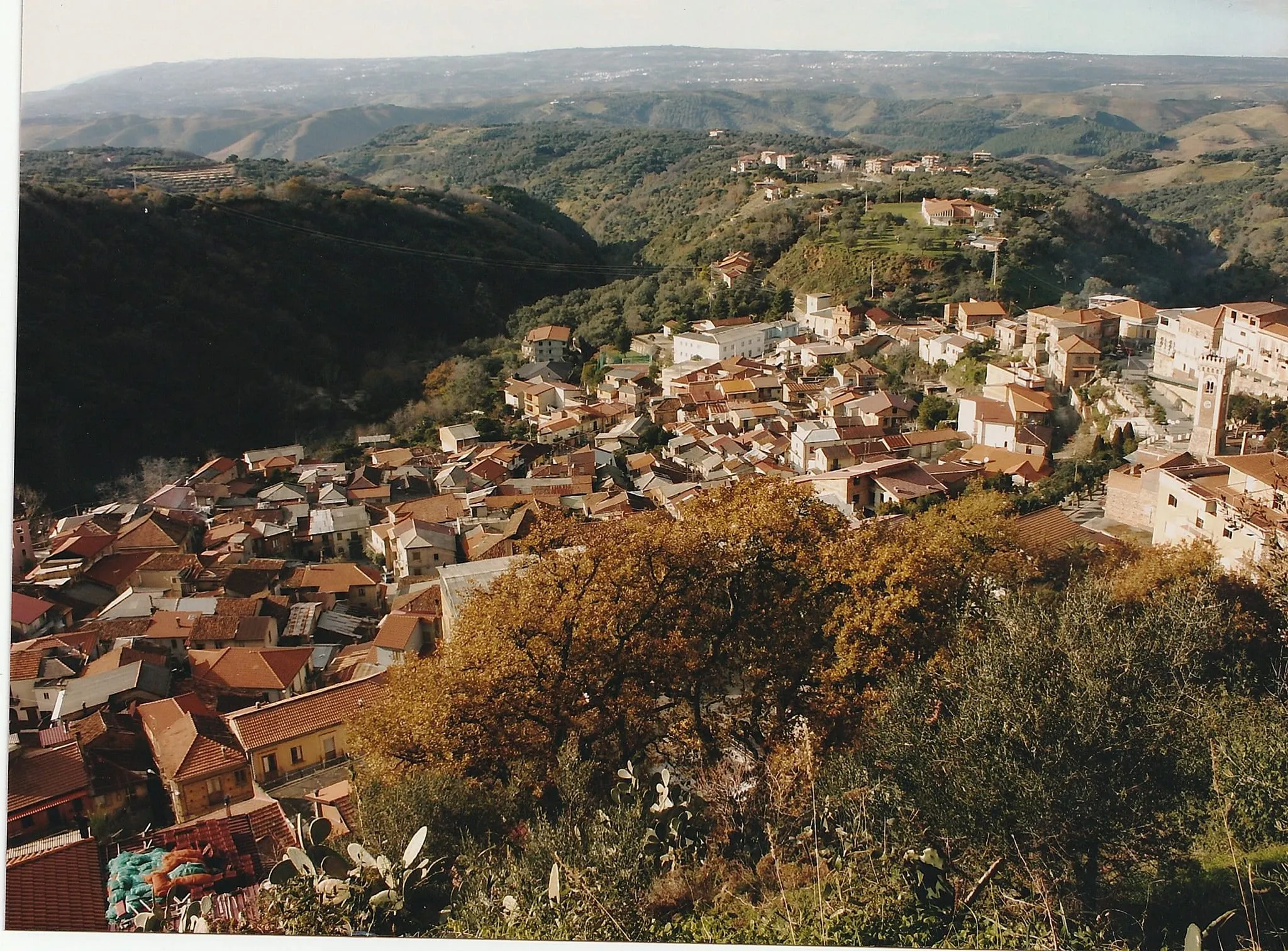 Photo showing: Veduta del centro abitato