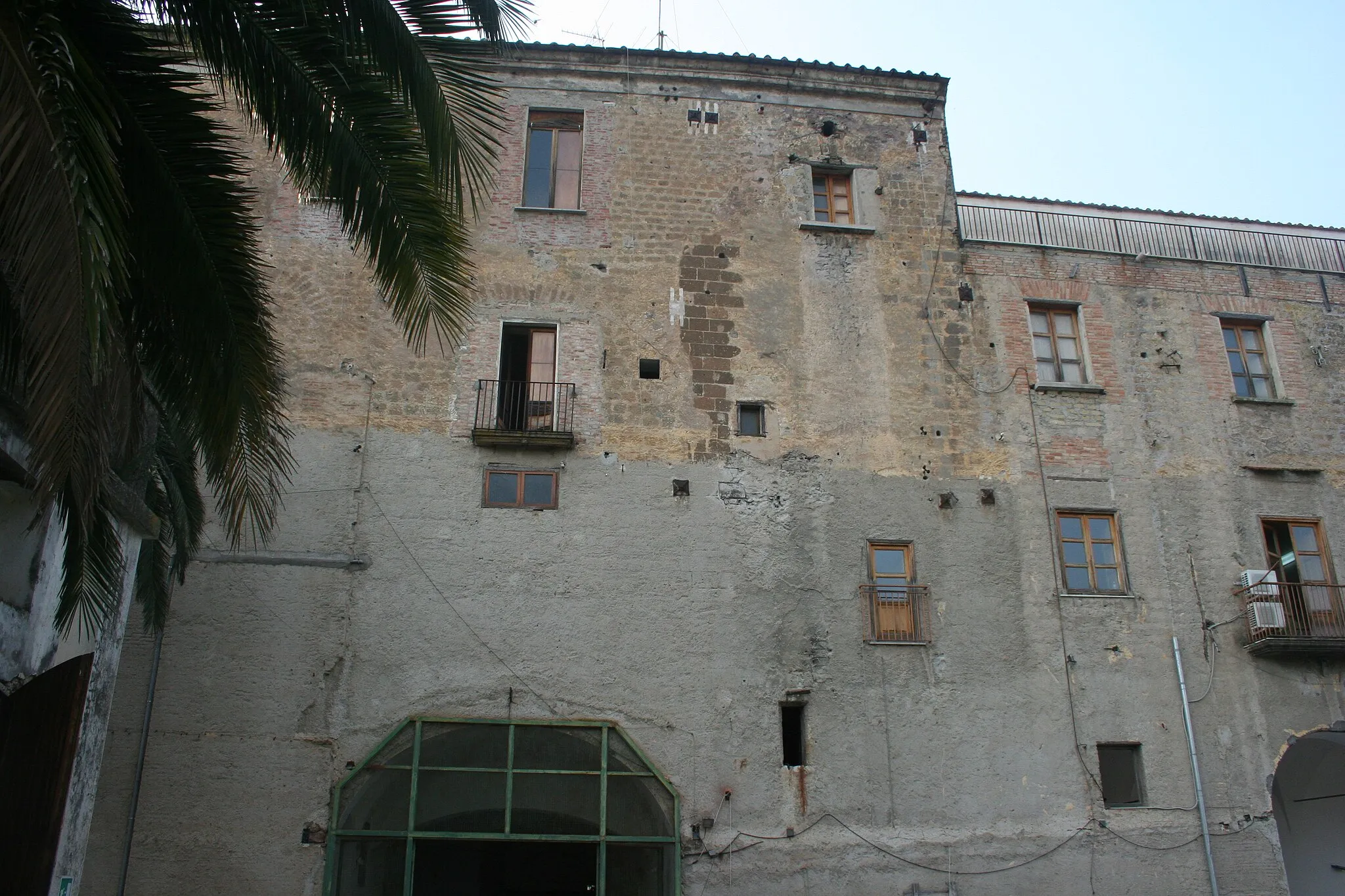 Photo showing: Capua castello delle pietre, facciata sul cortile