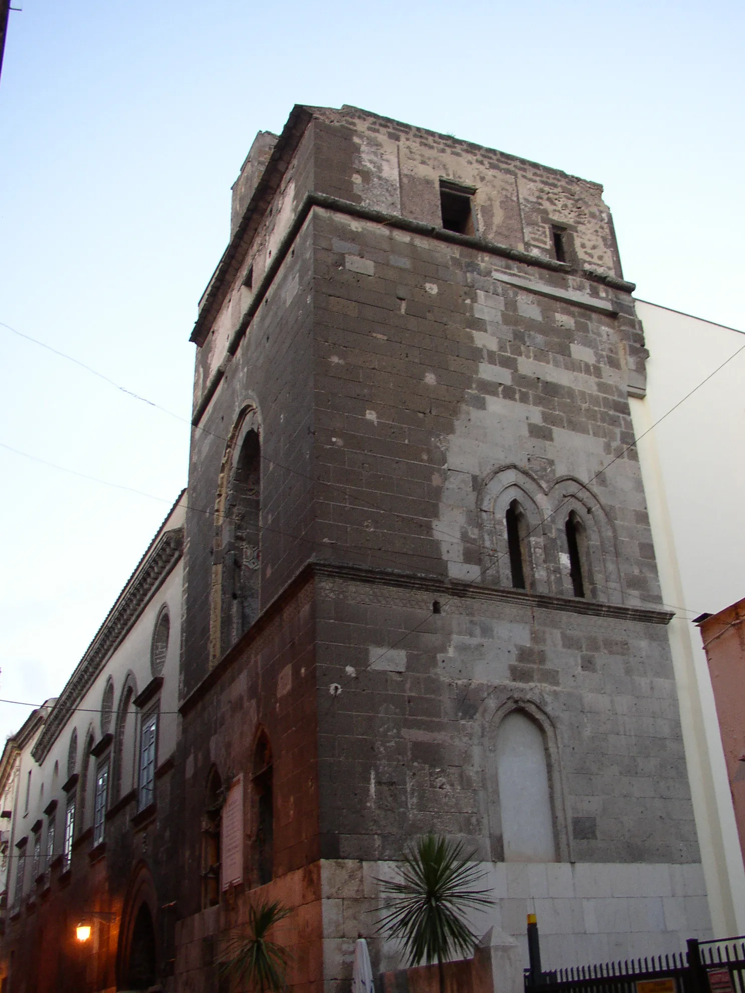 Photo showing: Capua, palazzo Fieramosca, torre e facciata