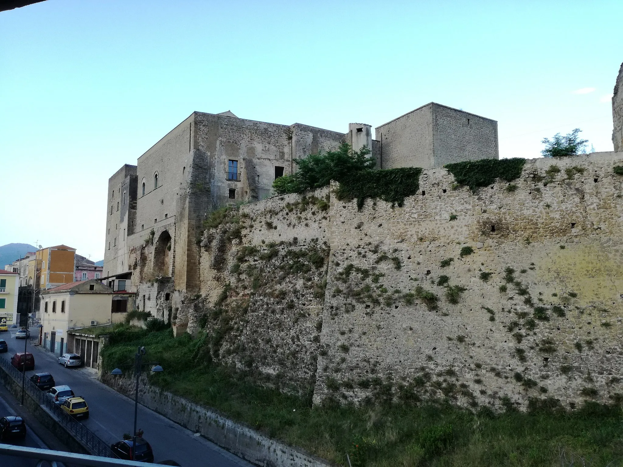 Photo showing: Castello ducale di Sessa Aurunca, lato ovest