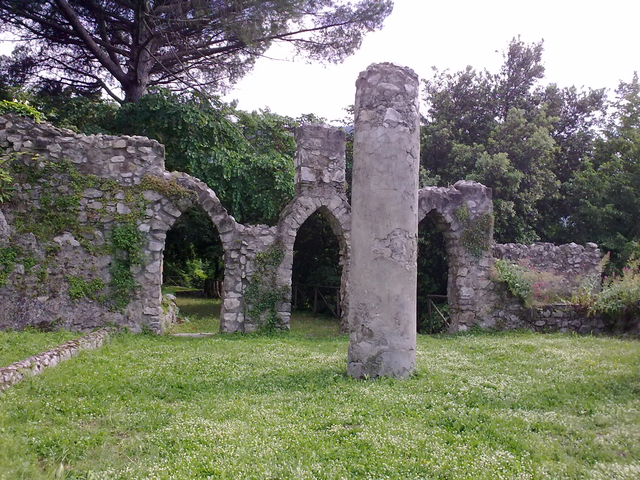 Photo showing: Ruderi del Castello del Parco di Nocera Inferiore, la "voliera"