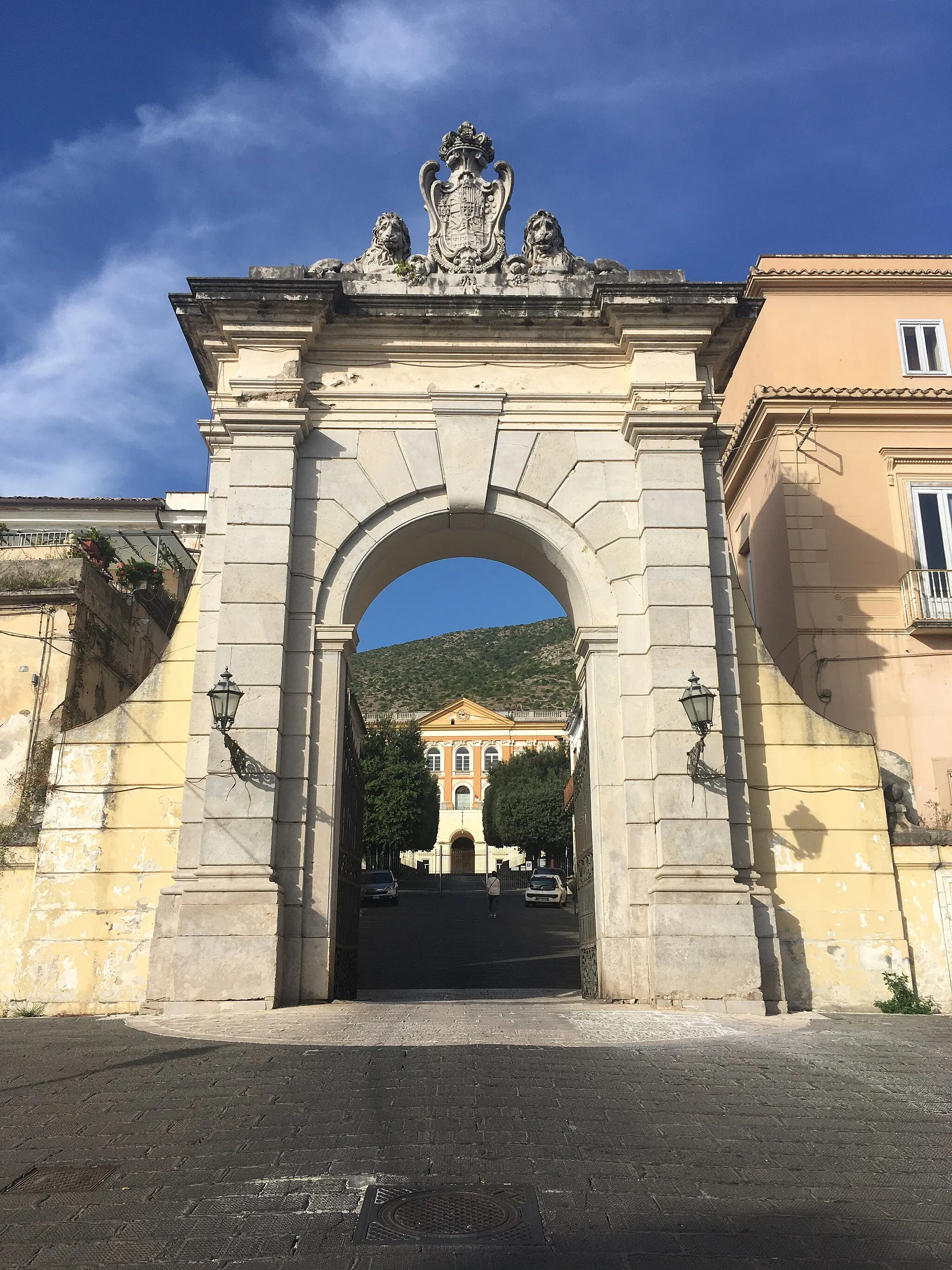 Photo showing: Porte d'entrée du complexe monumental de San Leucio, Caserte, Campagnie, Italie.