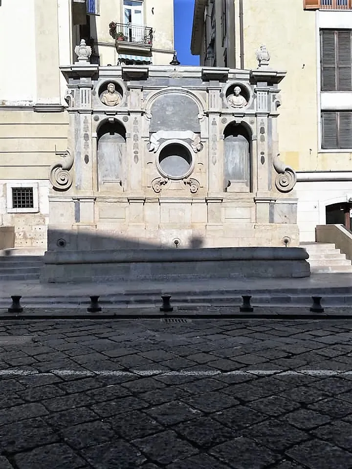 Photo showing: Fontana di Bellerofonte