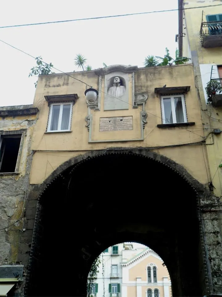 Photo showing: Porta Nolana