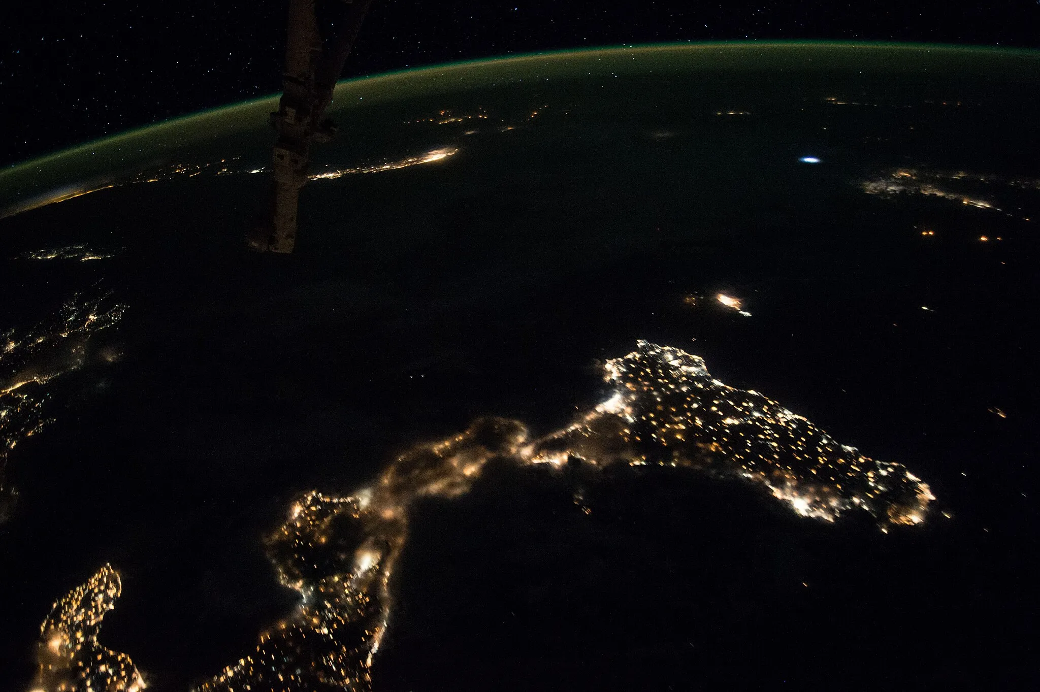 Photo showing: View of Earth taken during ISS Expedition 53.