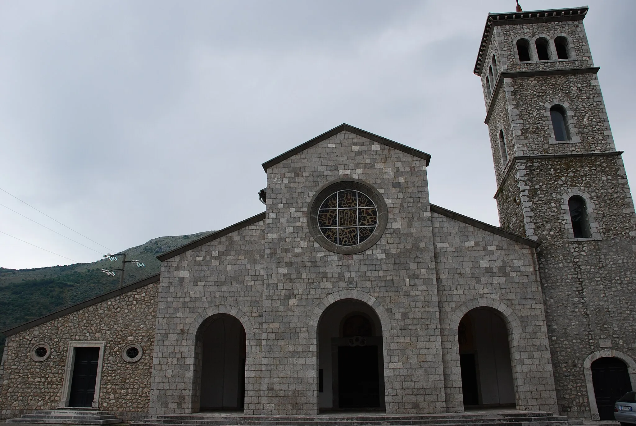 Photo showing: Facciata della Basilica della SS. Annunziata, chiamata volgarmente anche chiesa di Sant'Antonio, a Vitulano (BN).