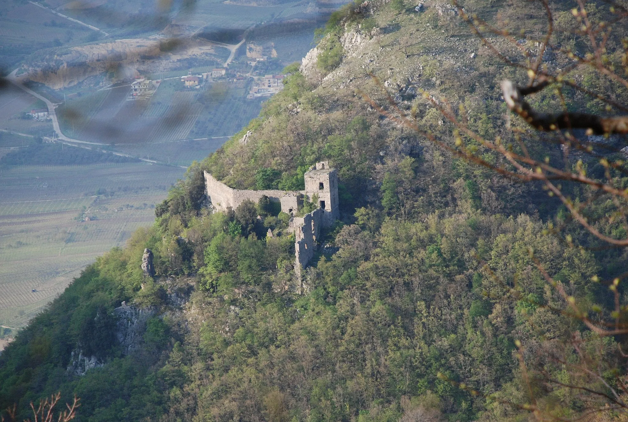 Photo showing: Vista del monastero abbandonato di S. Maria in Gruptis, Vitulano (BN)