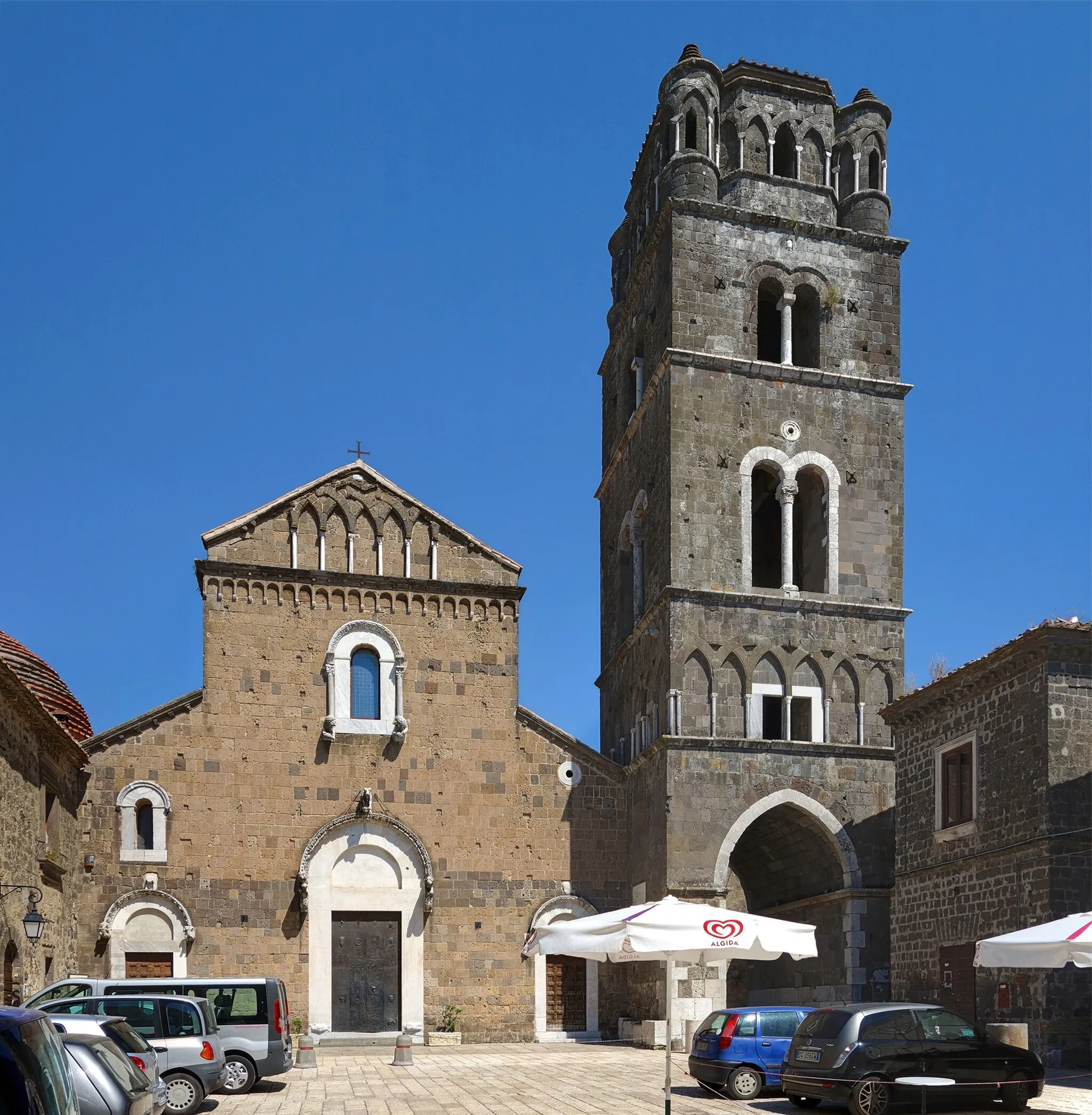 Photo showing: Cathedral of San Michele Arcangelo in Casertavecchia, Italy.