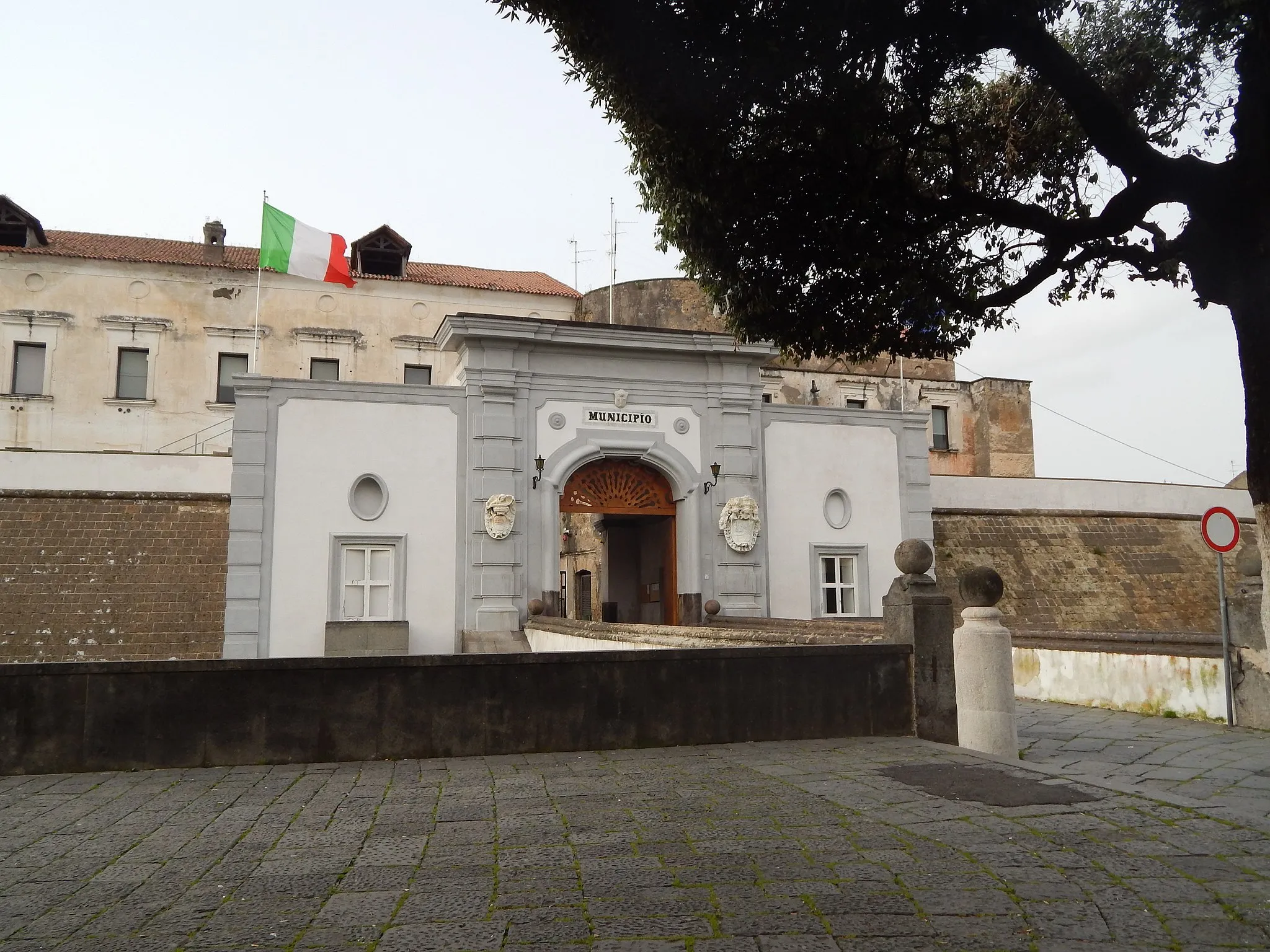 Photo showing: Castello Baronale Acerra 2014
