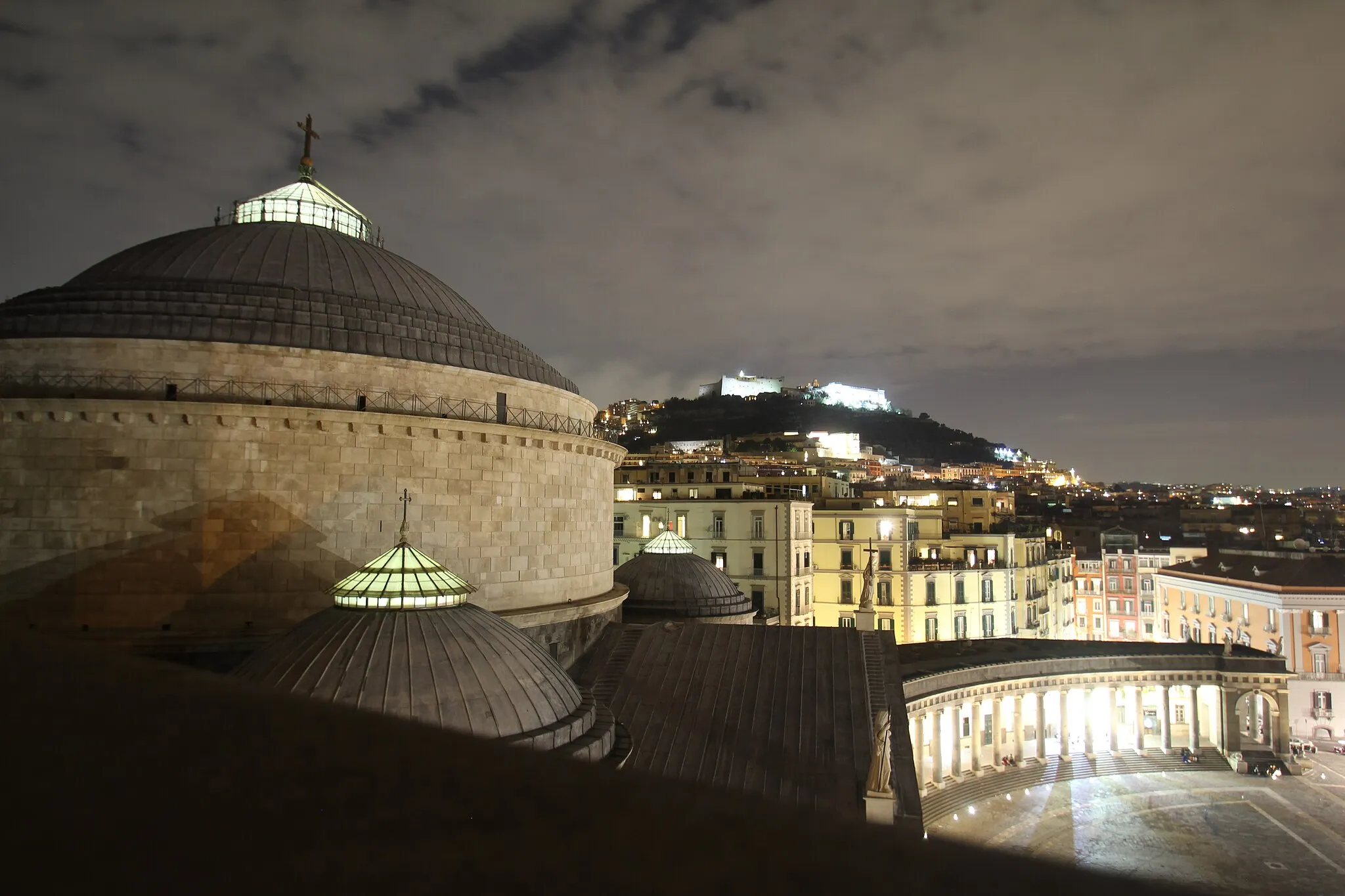 Photo showing: Napoli: Castel Sant'Elmo e Museo di San Martino da Piazza Plebiscito