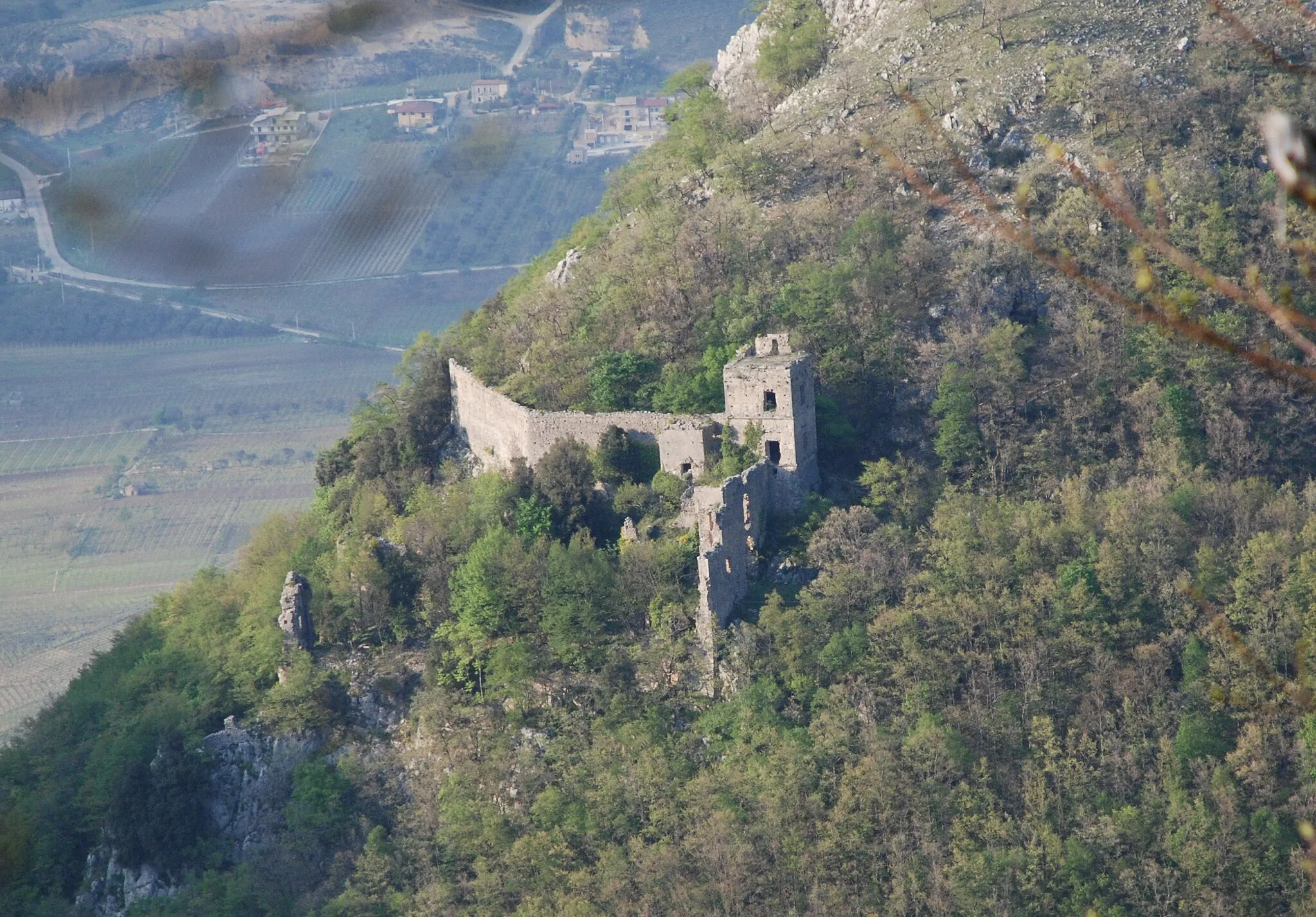 Photo showing: Vista del monastero abbandonato di S. Maria in Gruptis, Vitulano (BN)