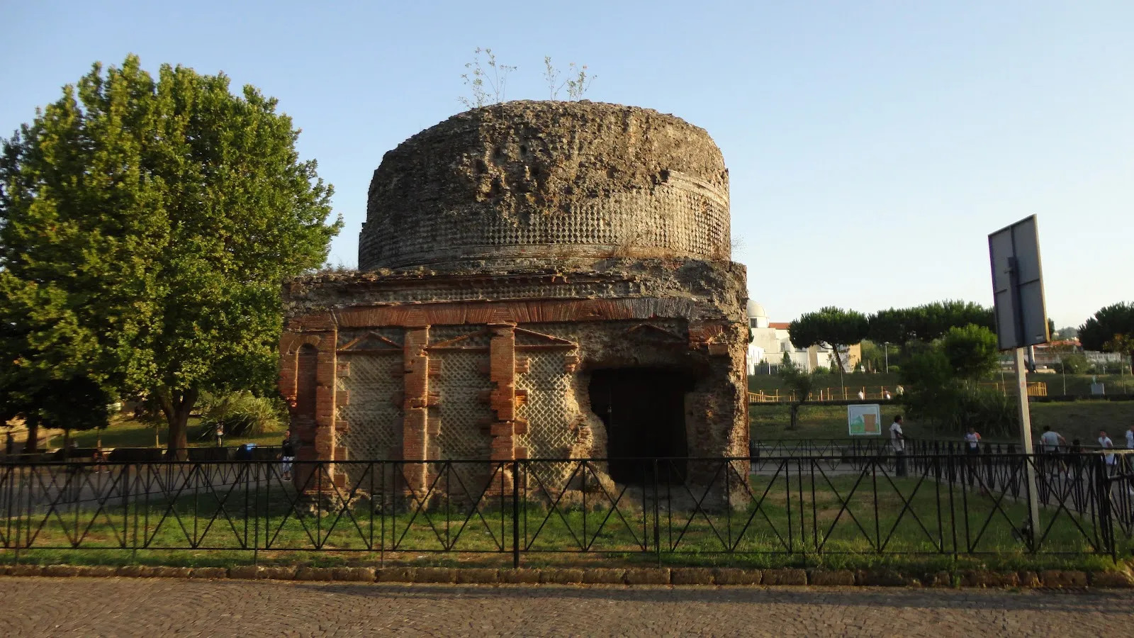 Photo showing: Monumento funebre più importante della Campania