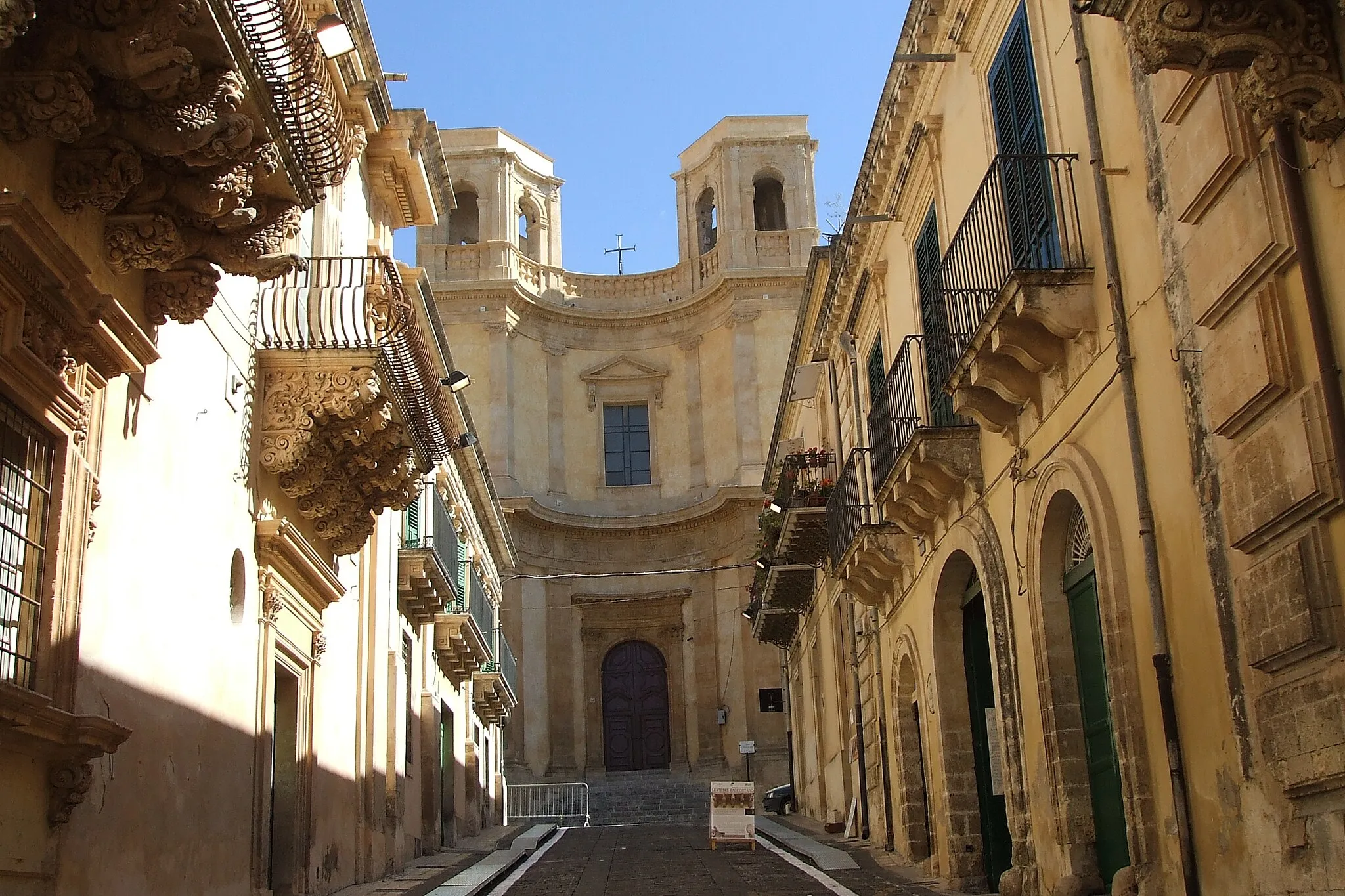 Photo showing: IL Duomo tra i Balconi