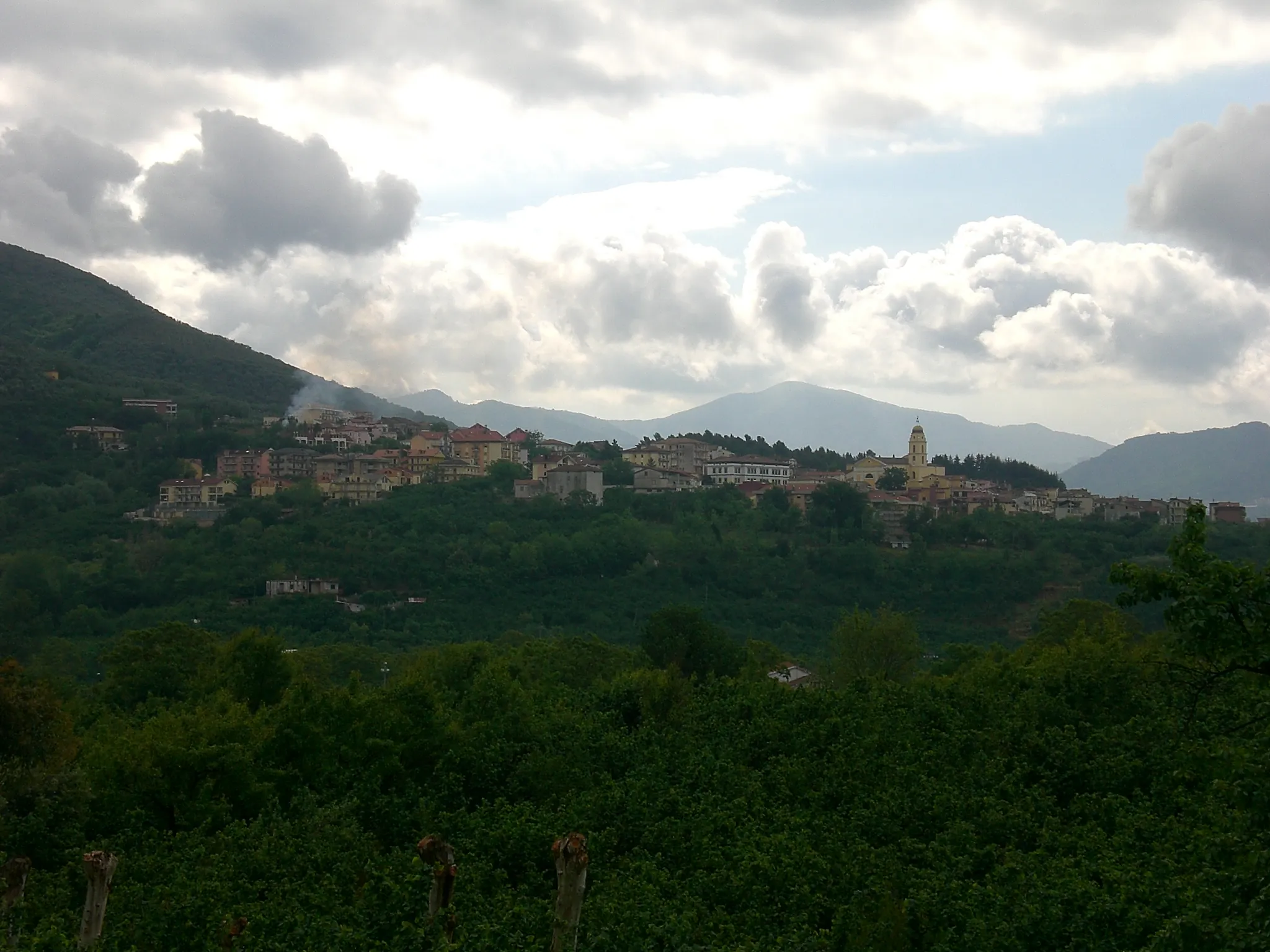 Photo showing: Panorama di Capitignano, casale capoluogo di Giffoni Sei Casali