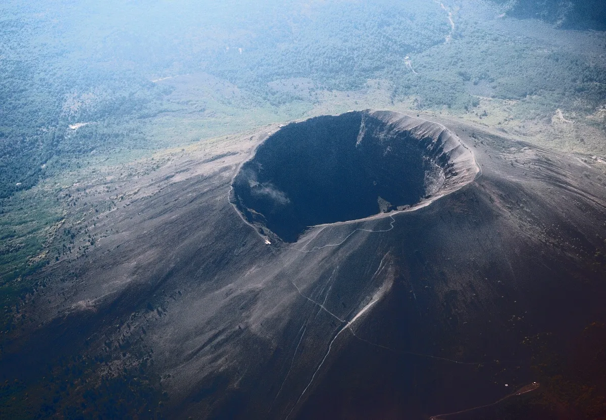 Photo showing: Vesuvius from plane
